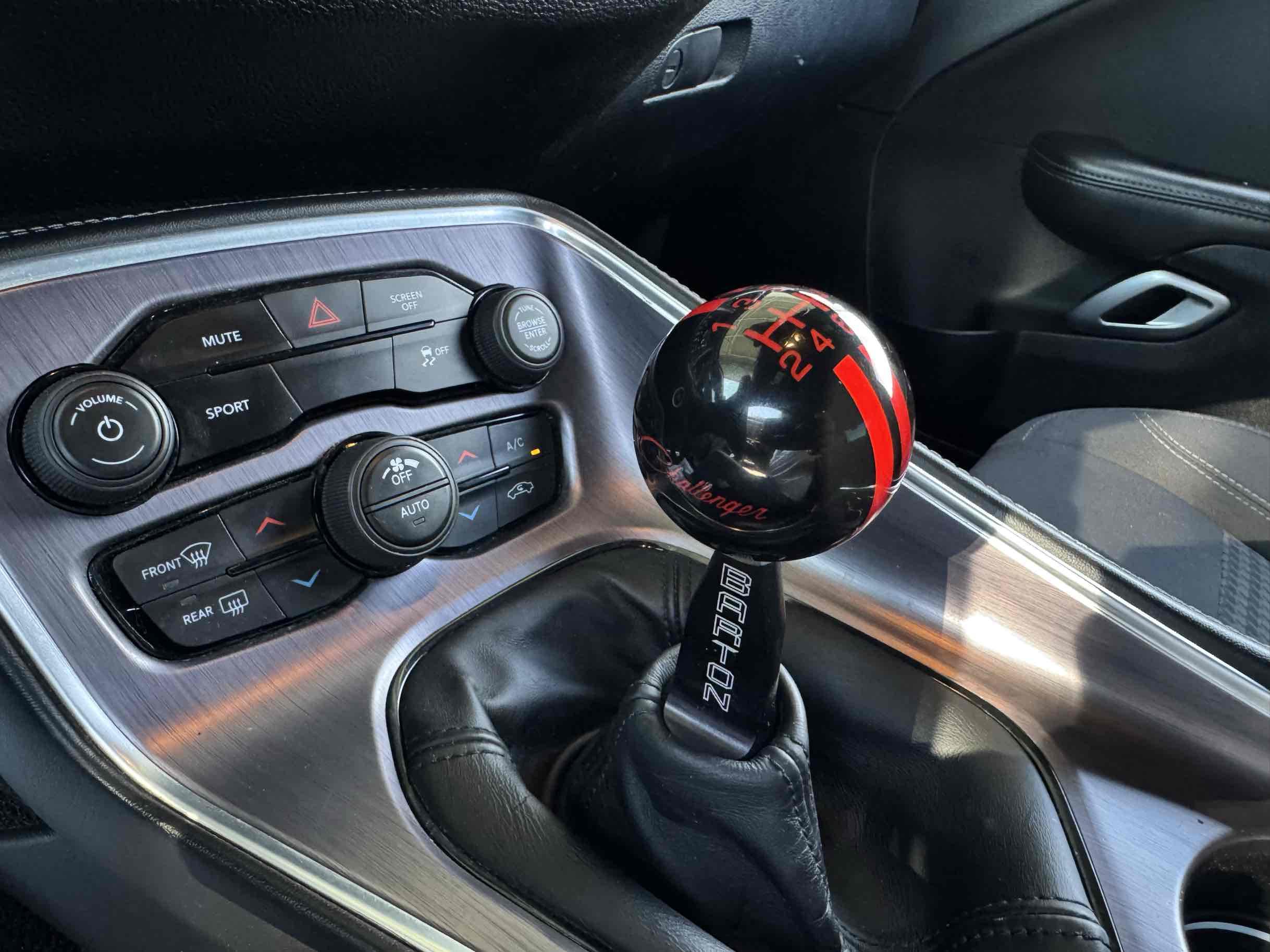 Dodge Challenger photo 14