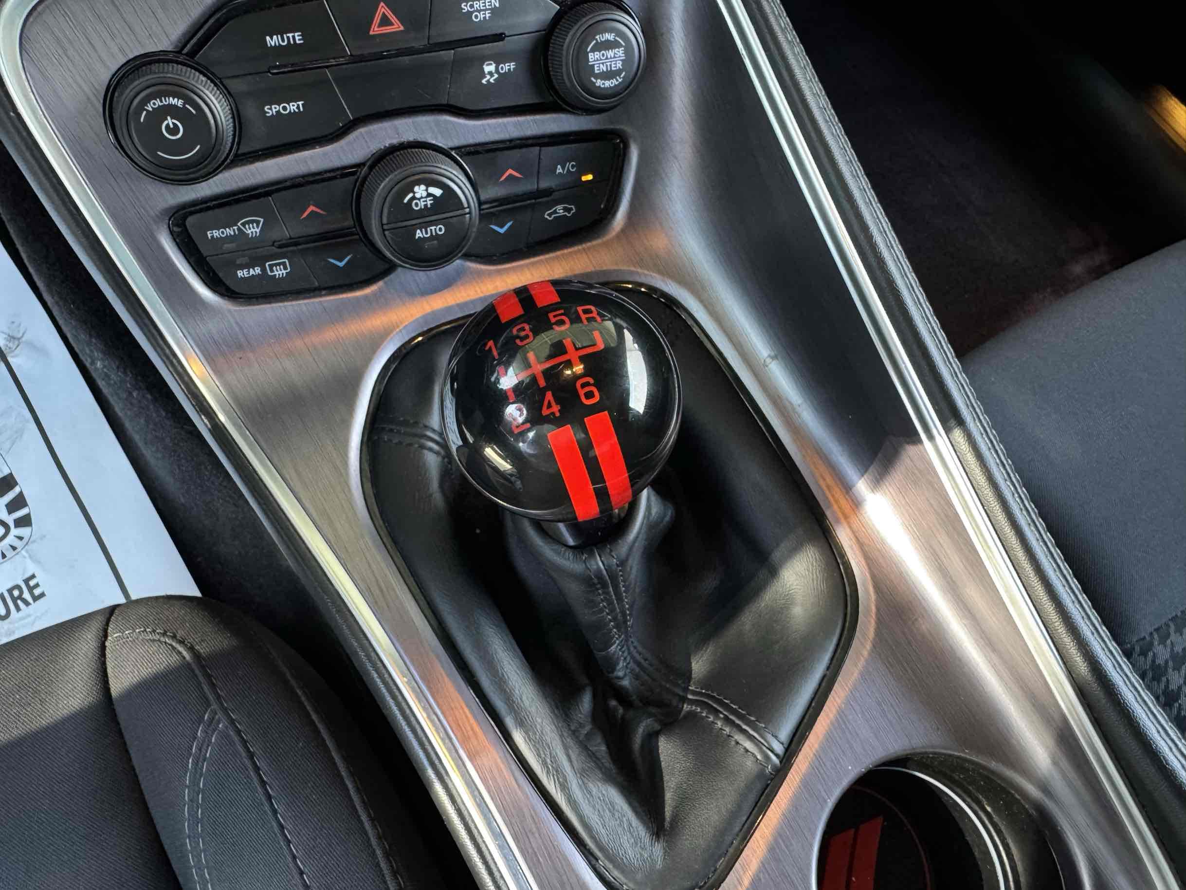 Dodge Challenger photo 15