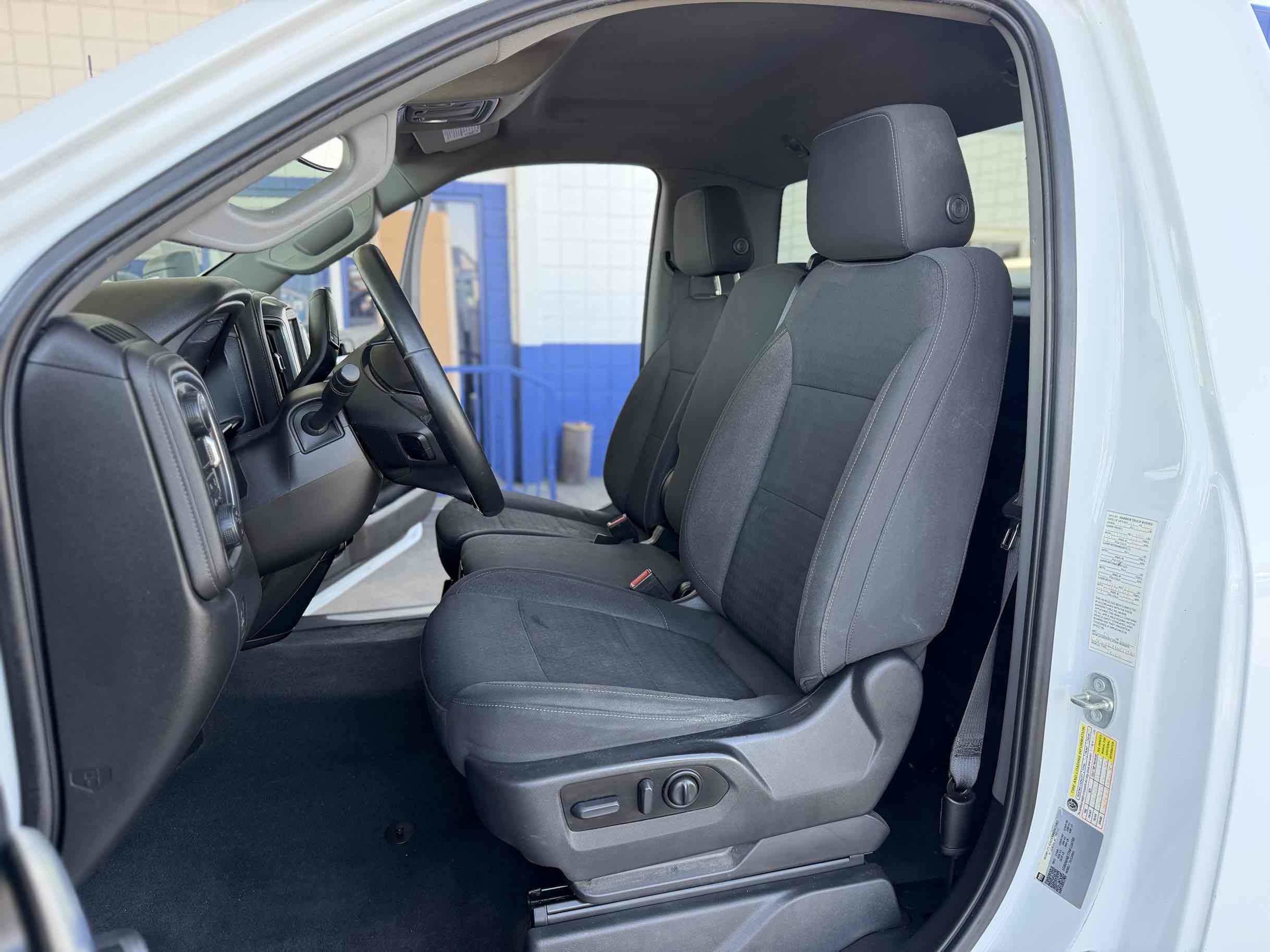 Chevrolet Silverado photo 14