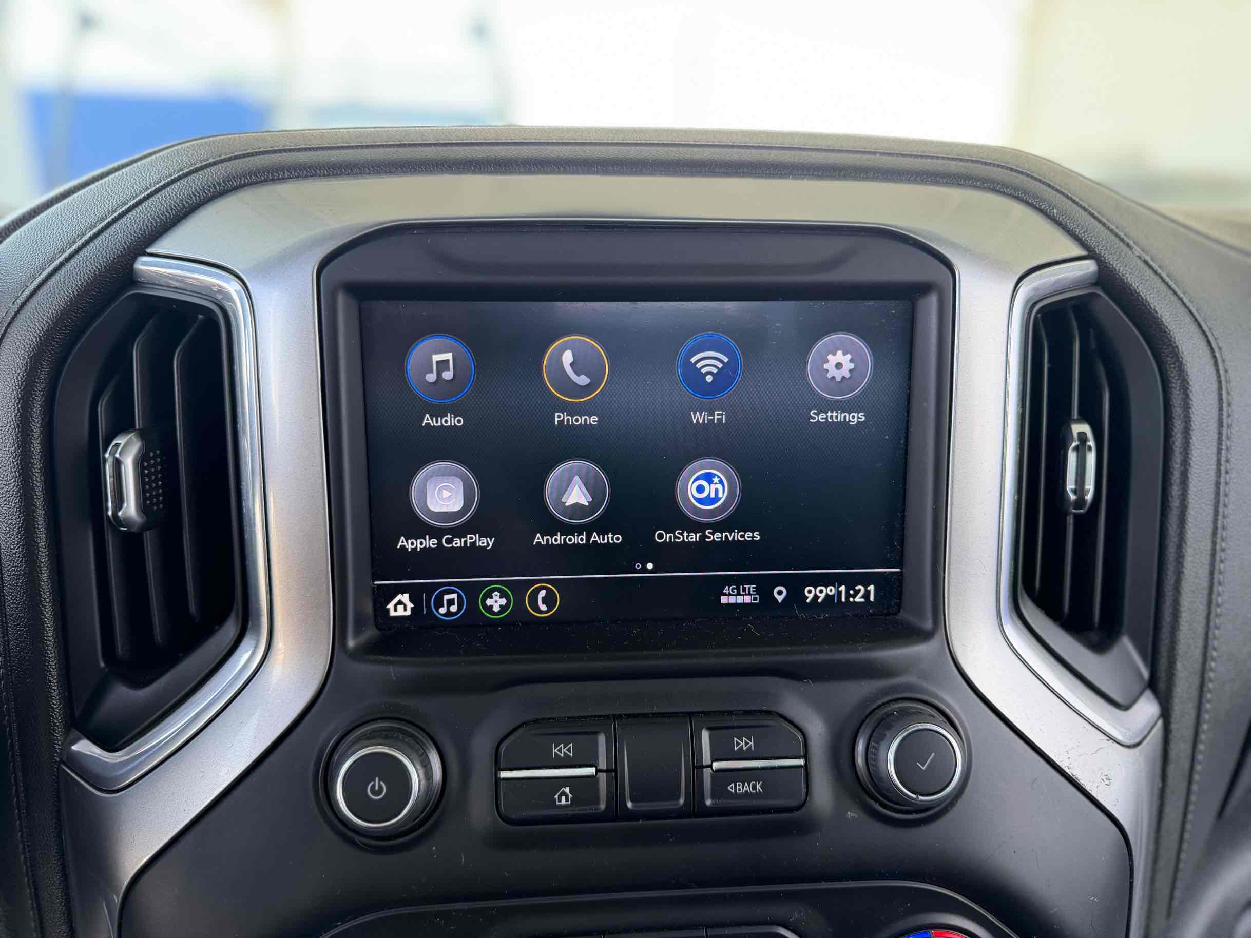 Chevrolet Silverado photo 16