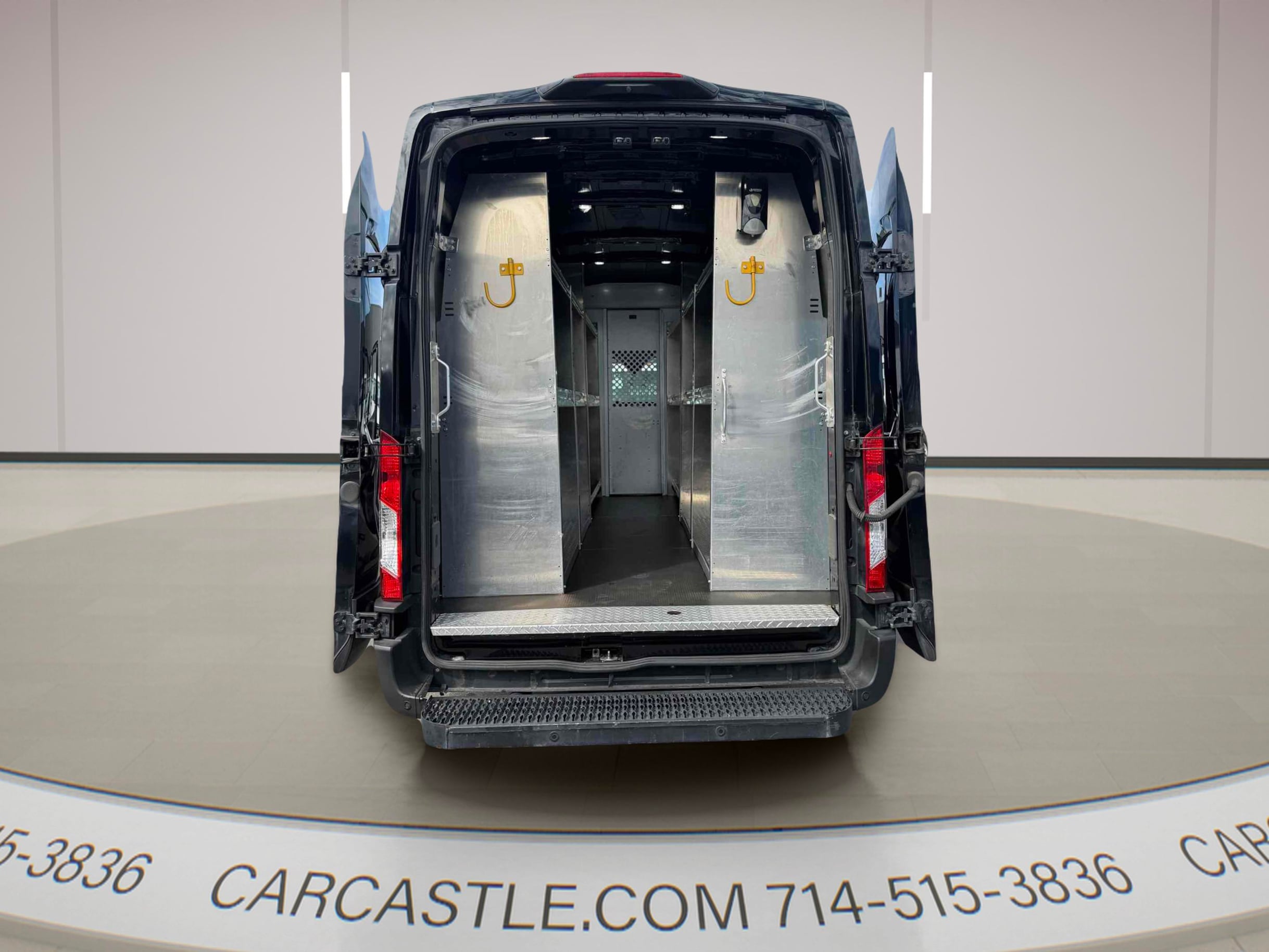 Ford Transit photo 9