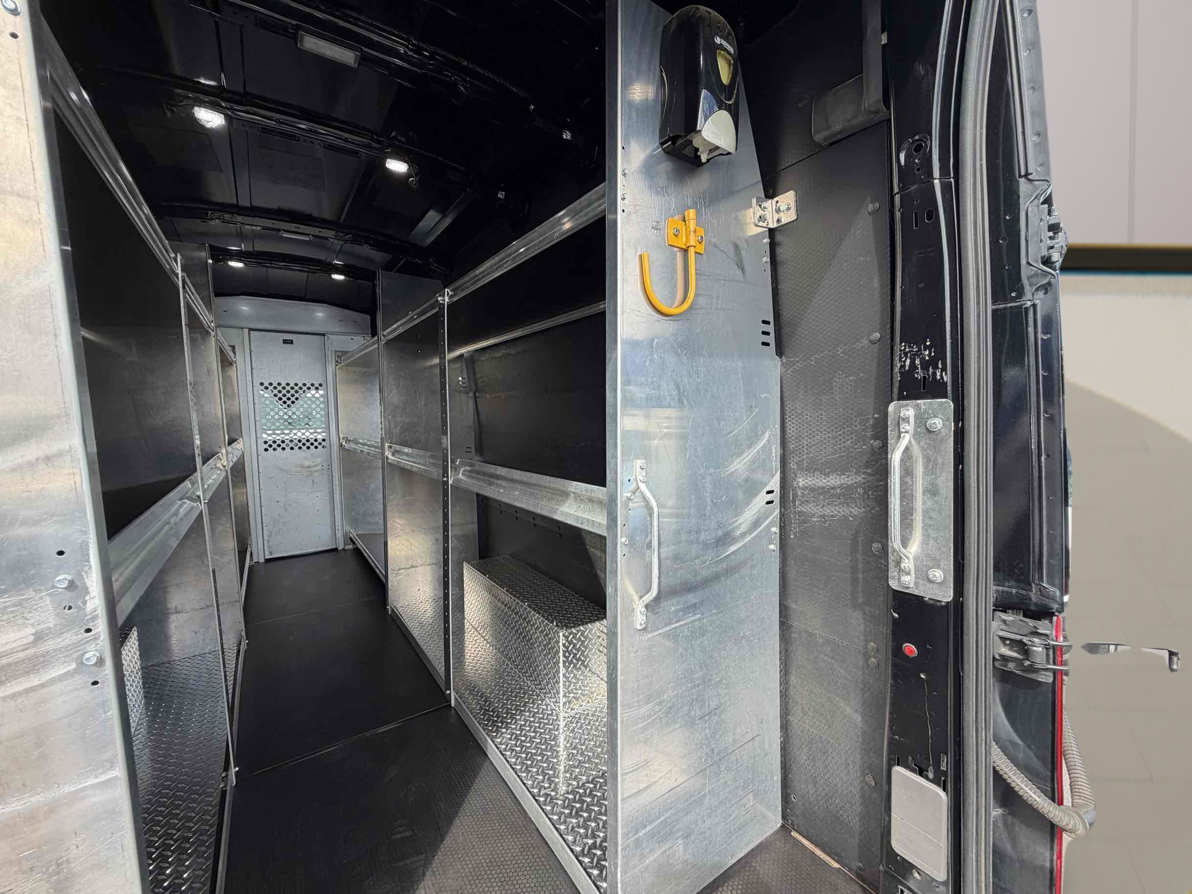 Ford Transit photo 11
