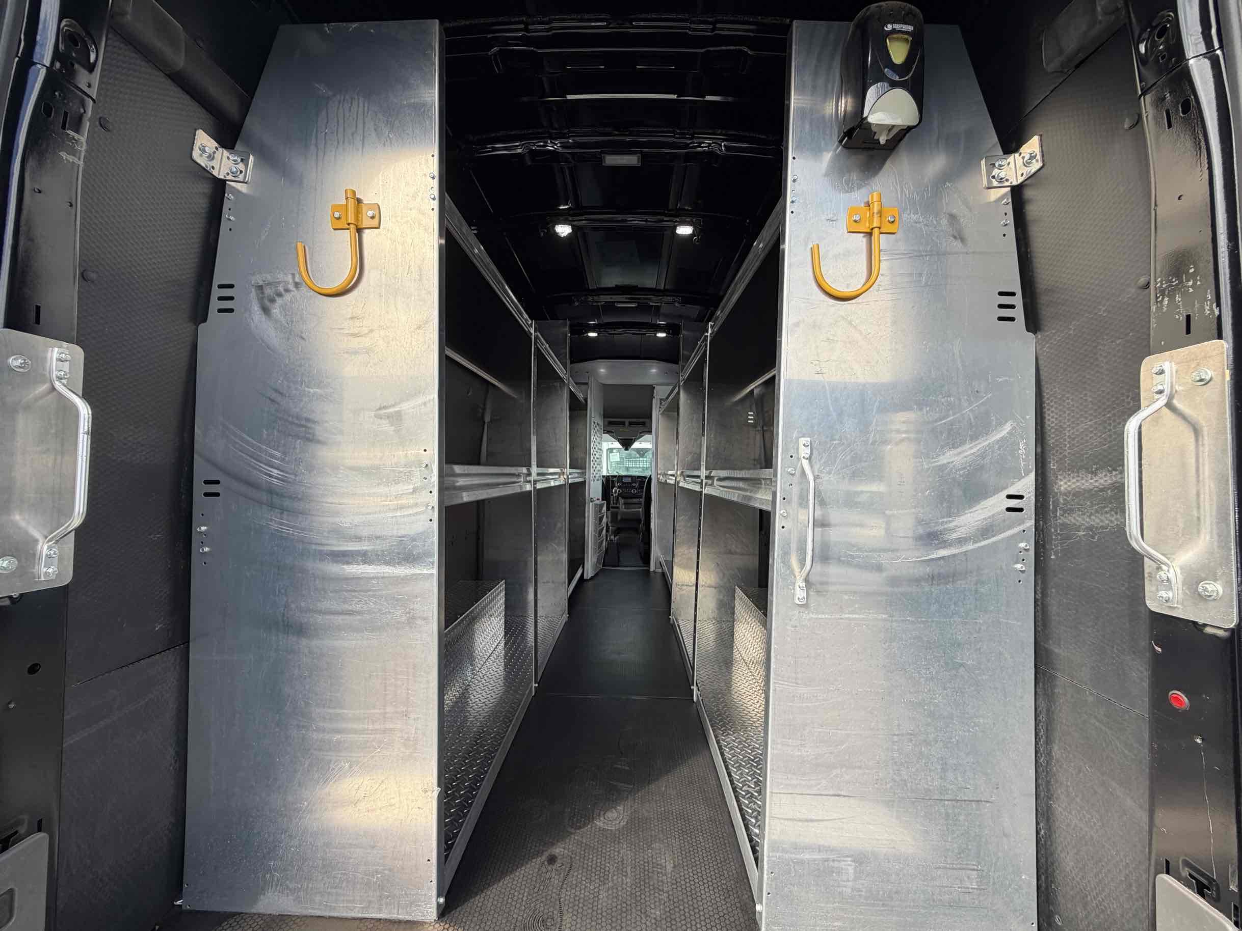 Ford Transit photo 13