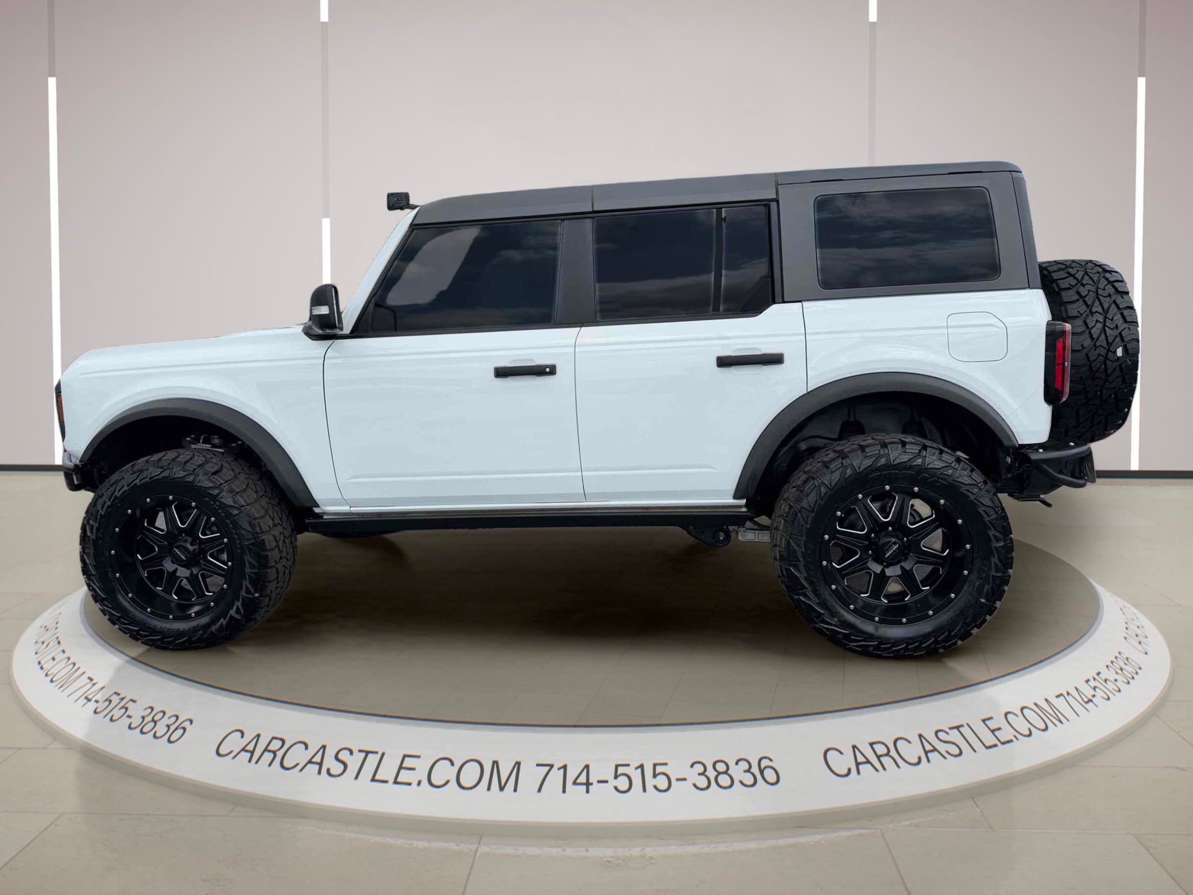 Ford Bronco photo 2