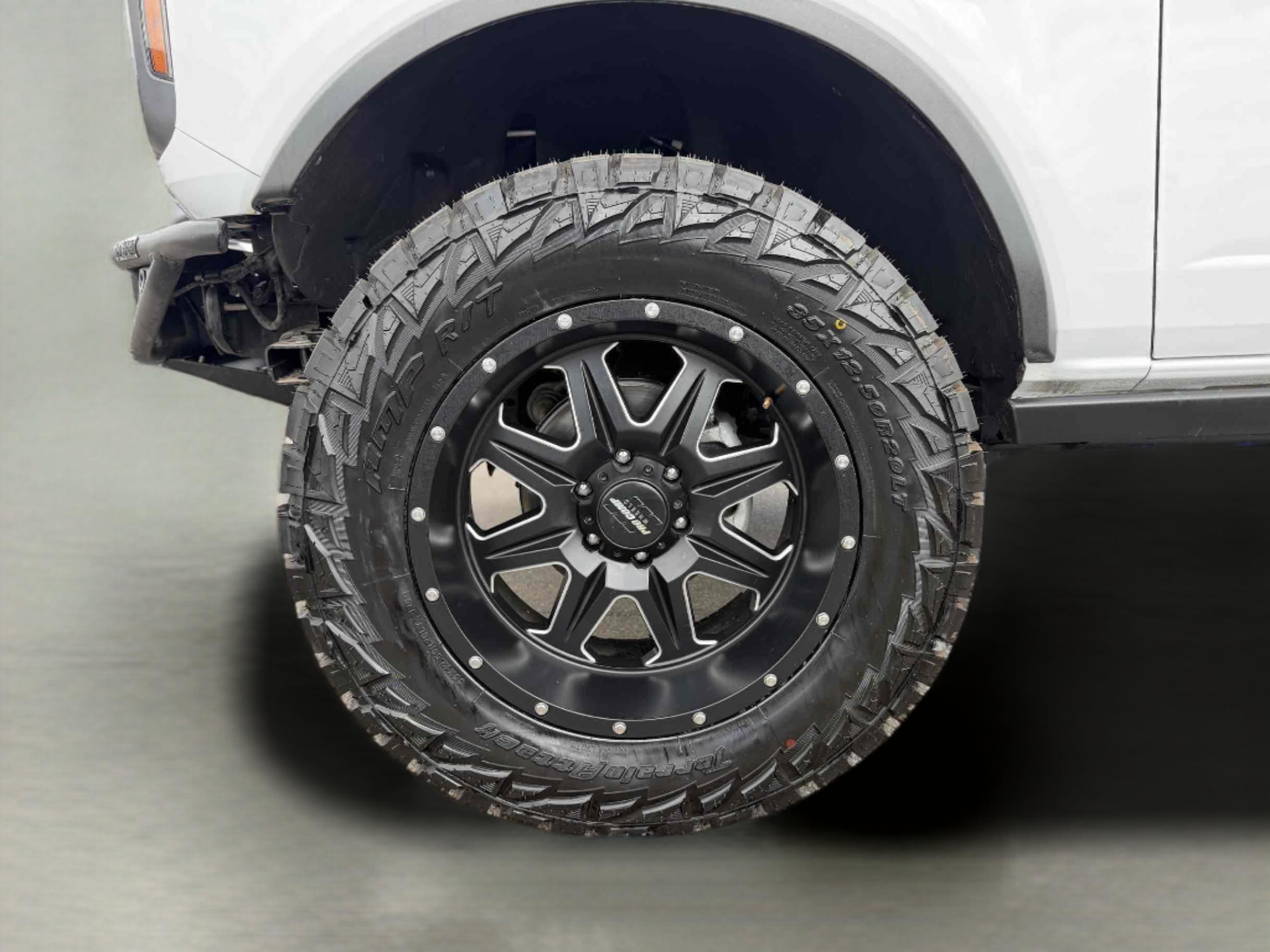 Ford Bronco photo 35