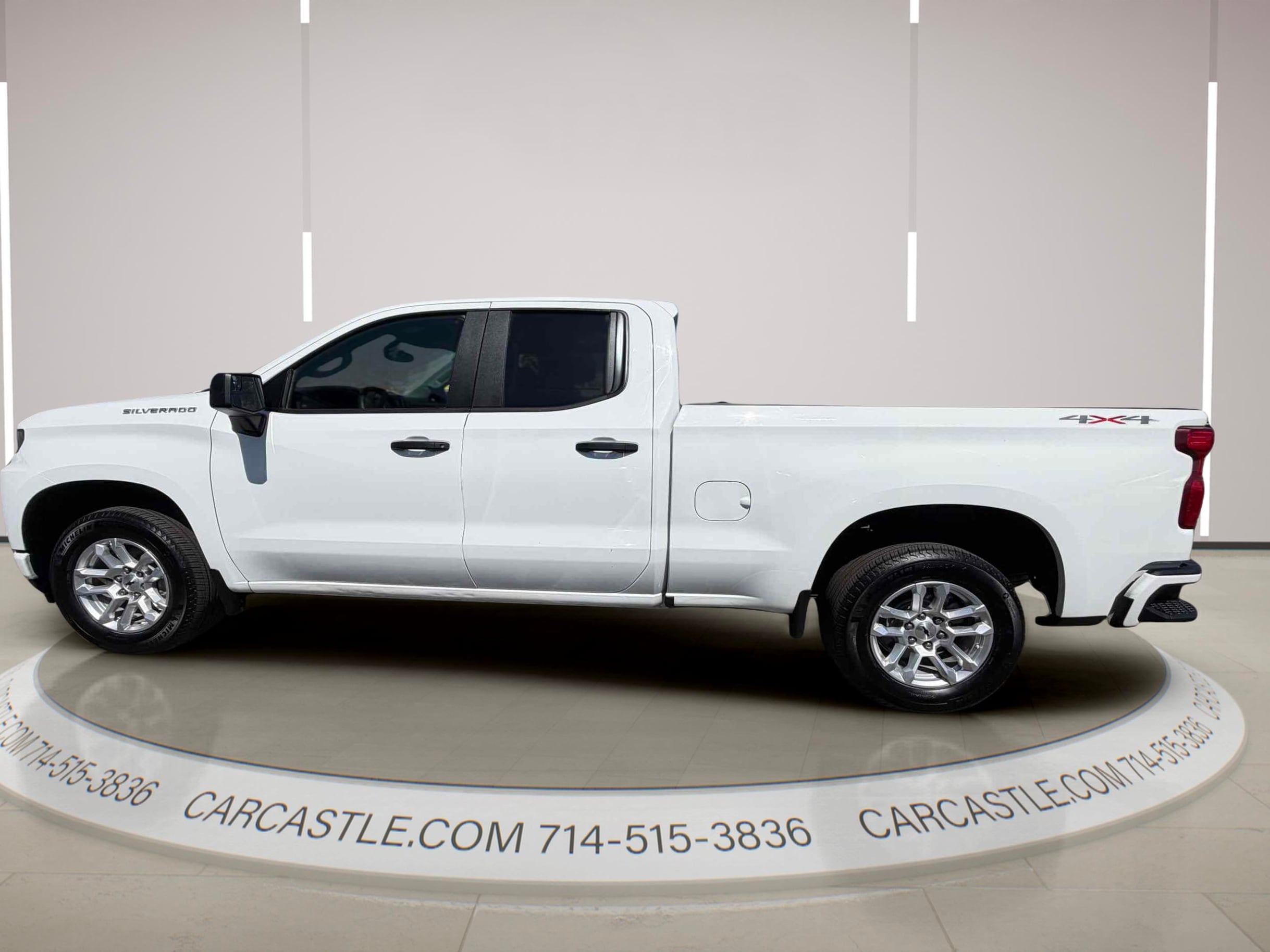 Chevrolet Silverado photo 2