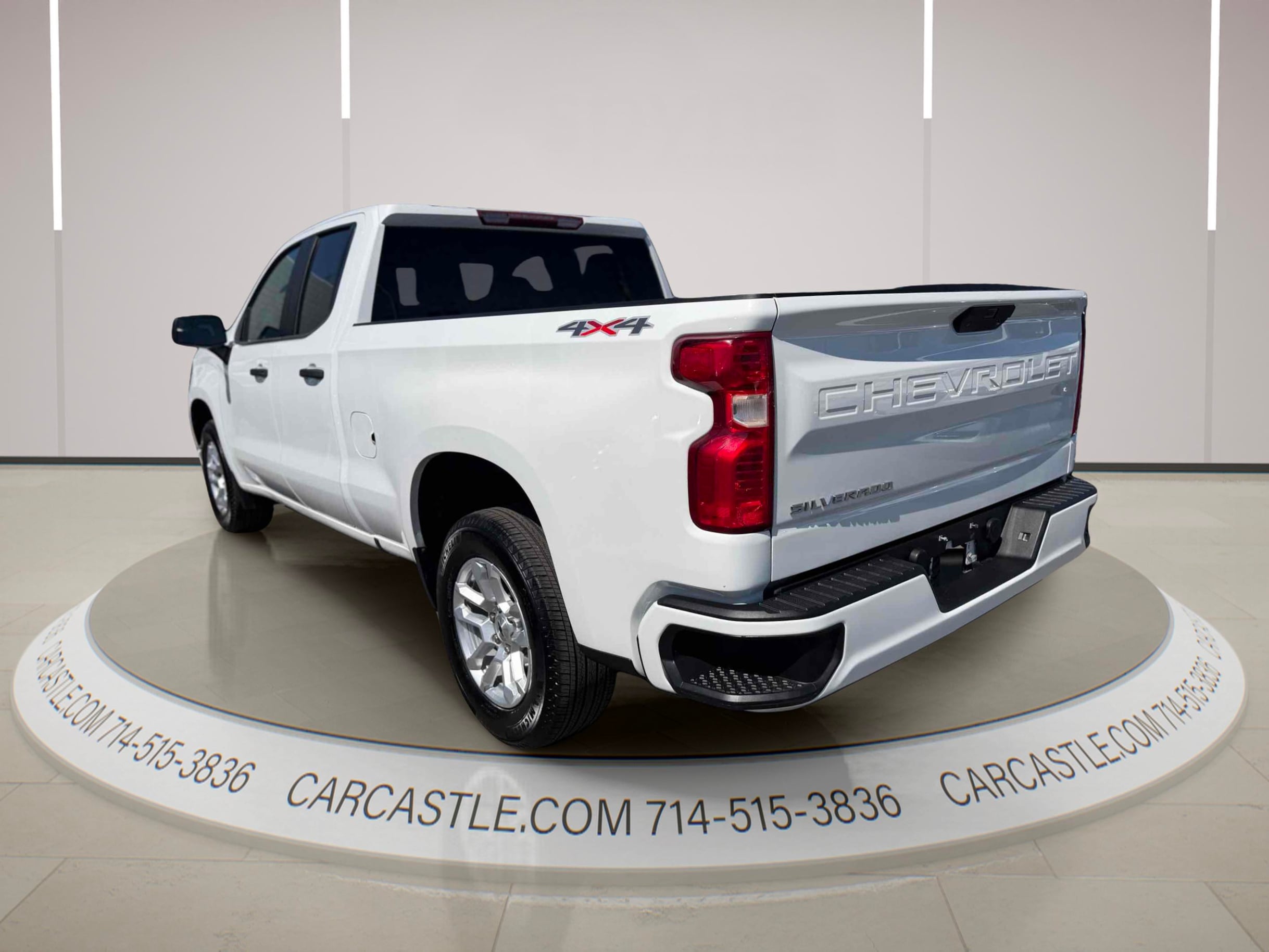 Chevrolet Silverado photo 3