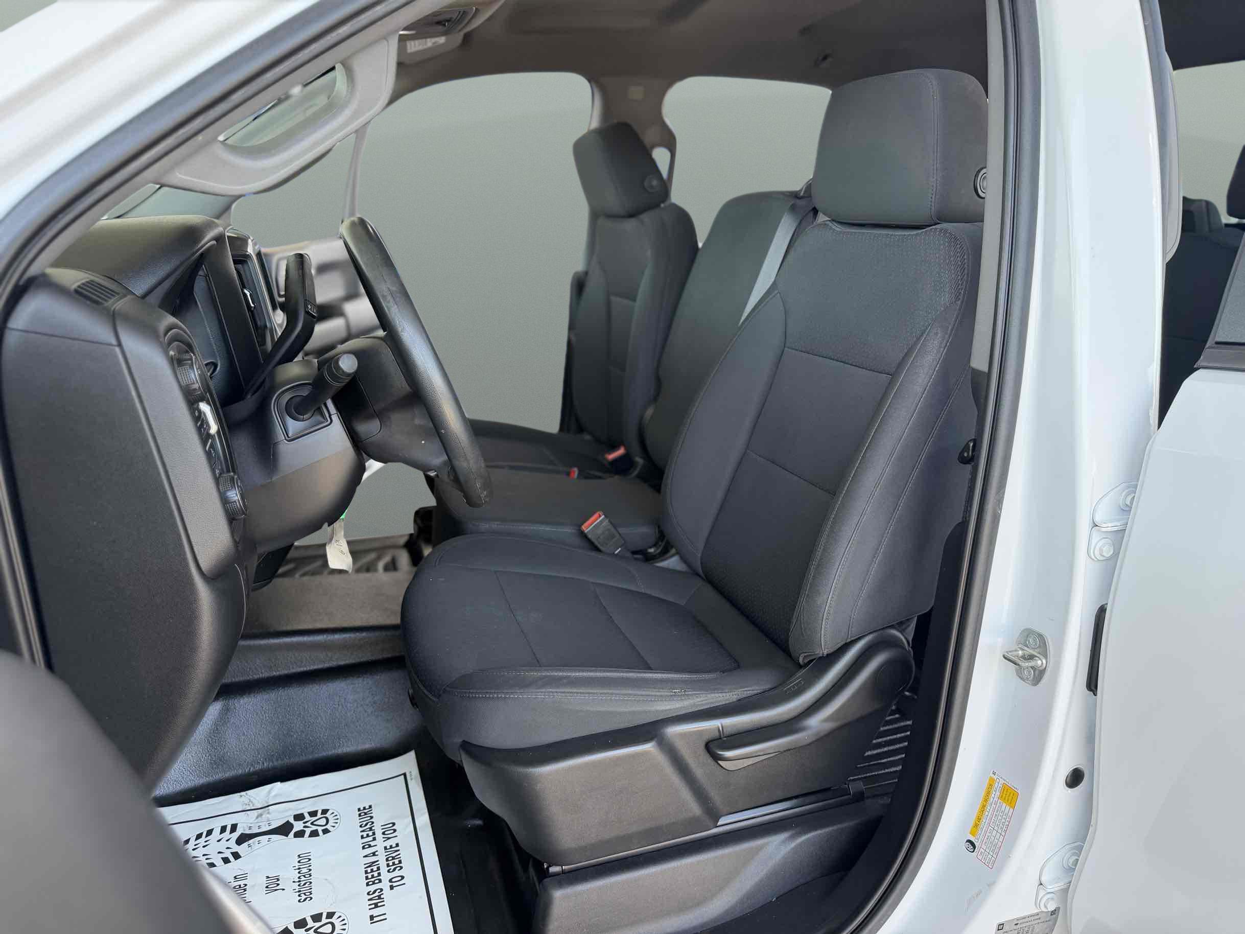 Chevrolet Silverado photo 11