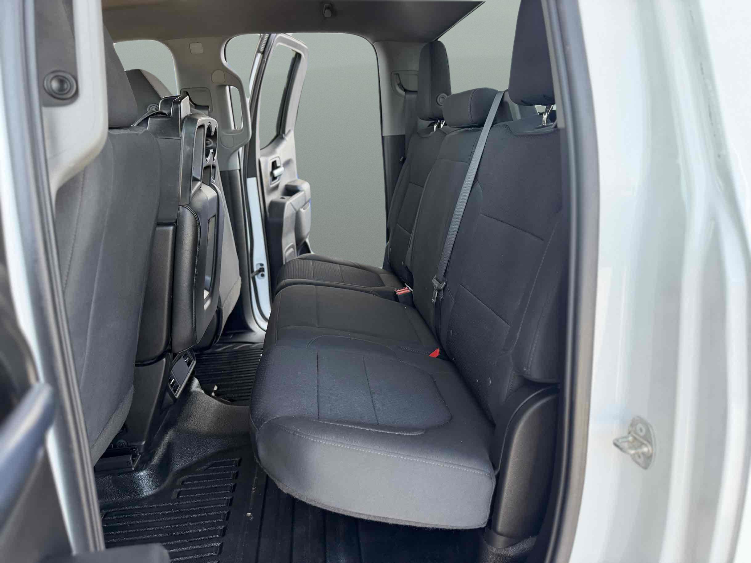 Chevrolet Silverado photo 12