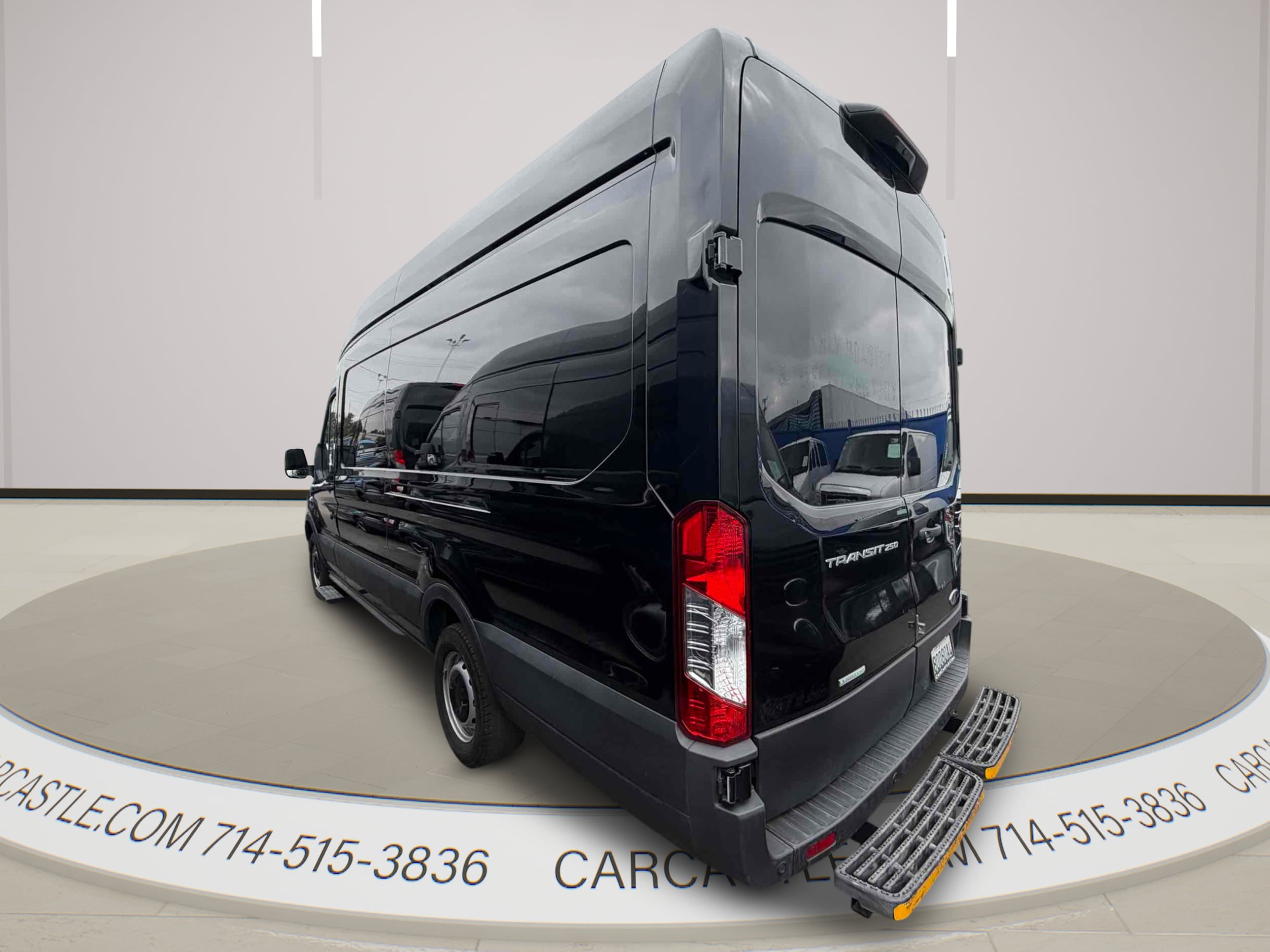 Ford Transit photo 2