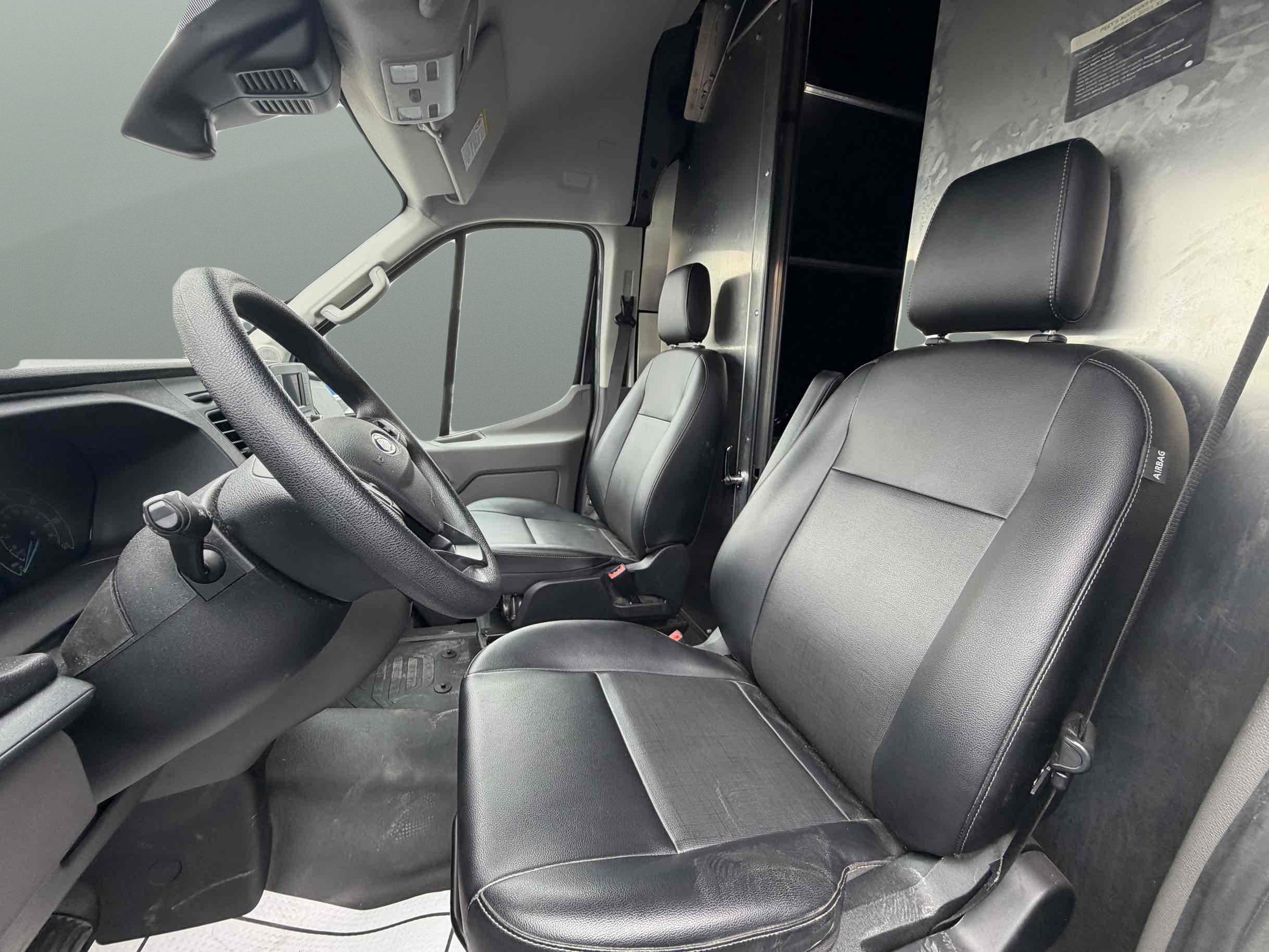 Ford Transit photo 10