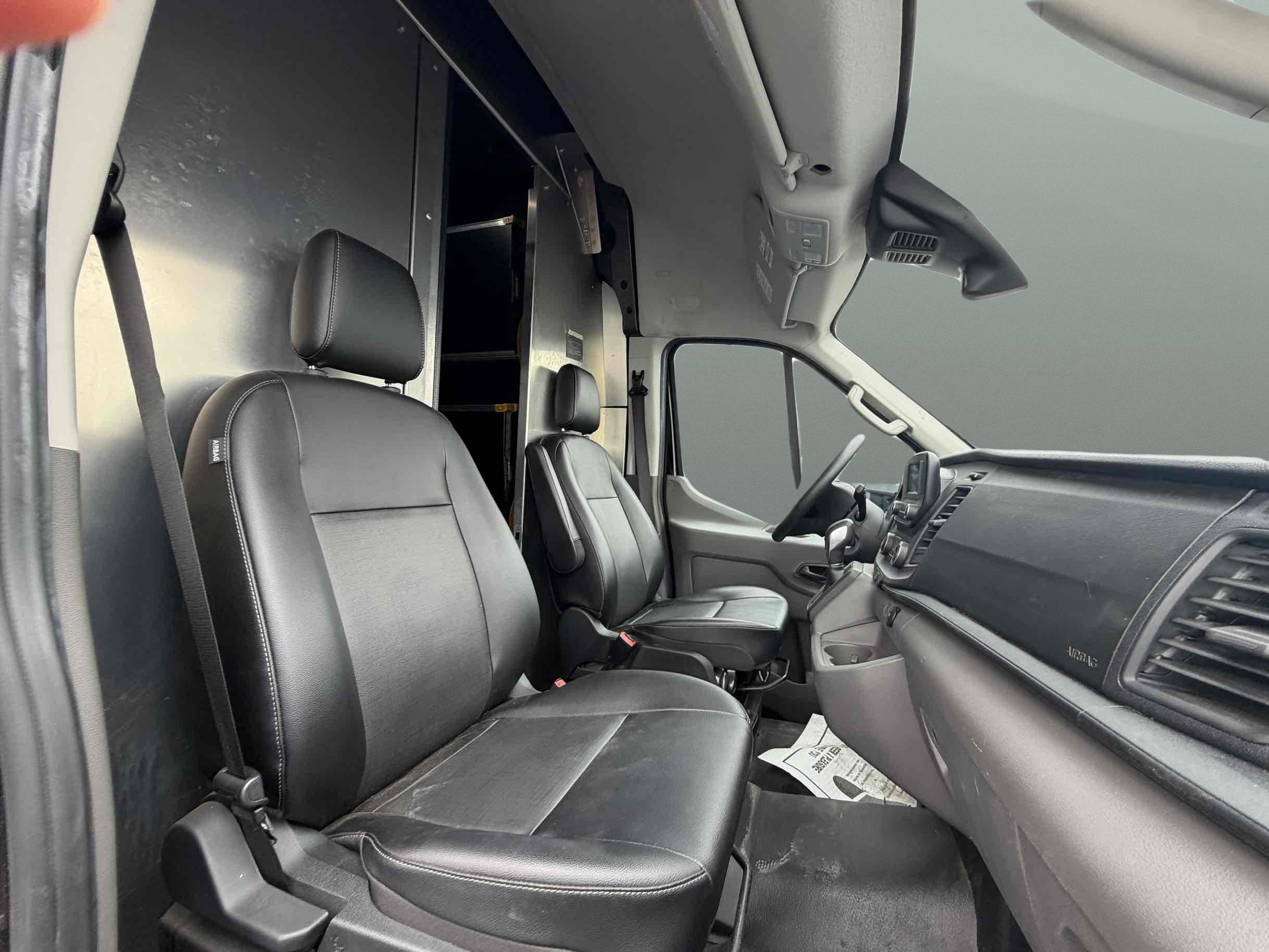Ford Transit photo 11