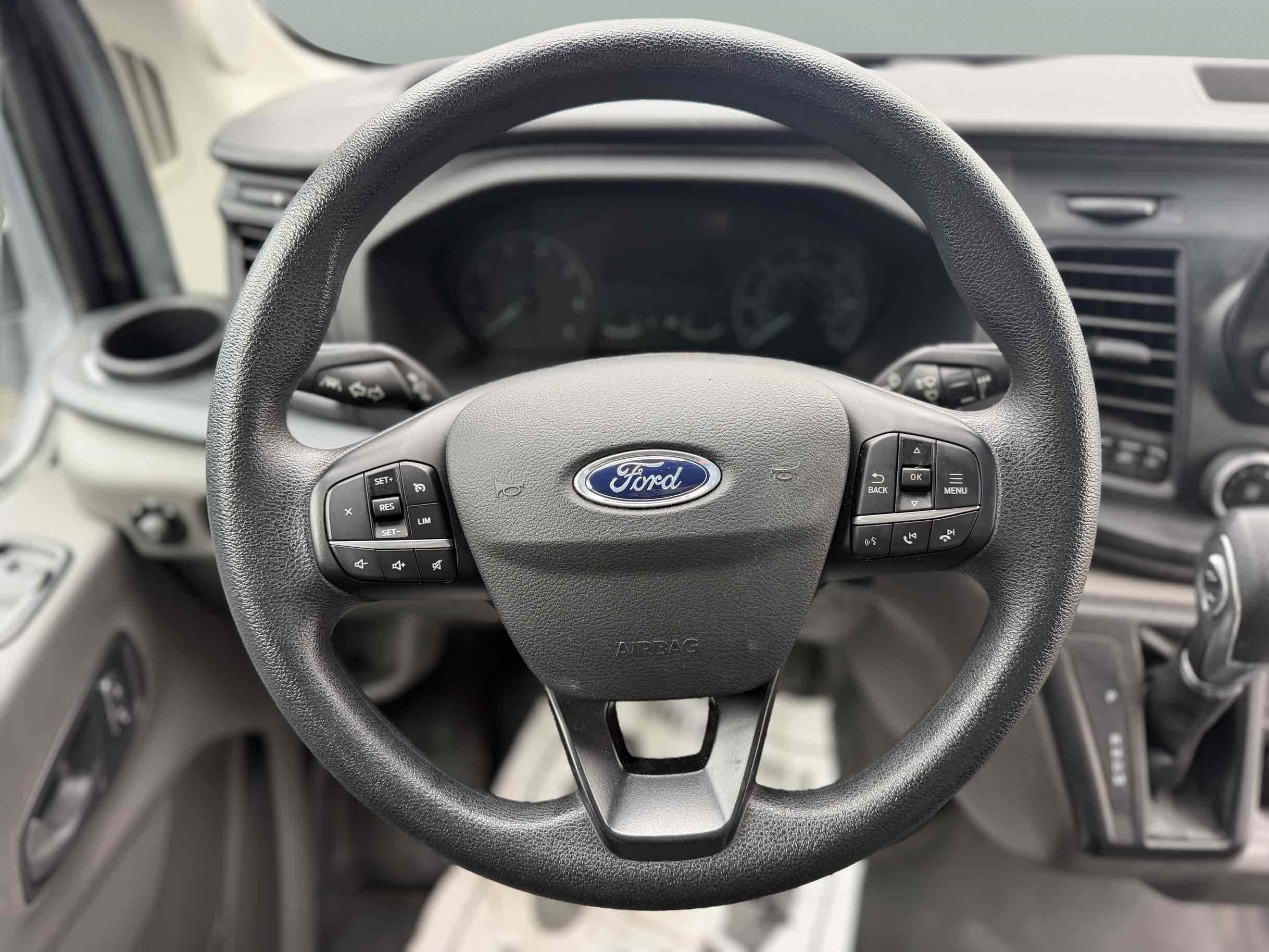 Ford Transit photo 13