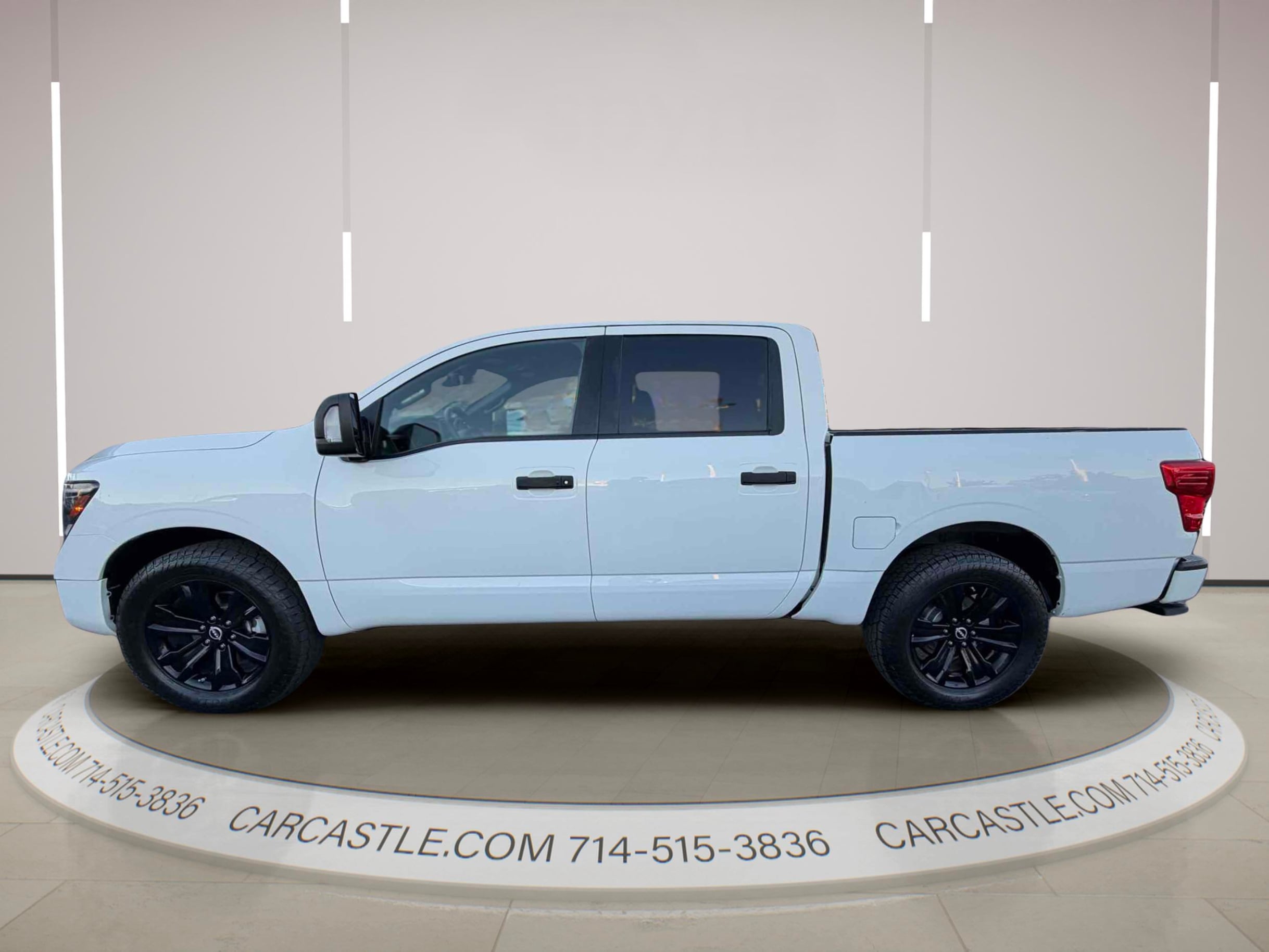 Nissan Titan photo 2