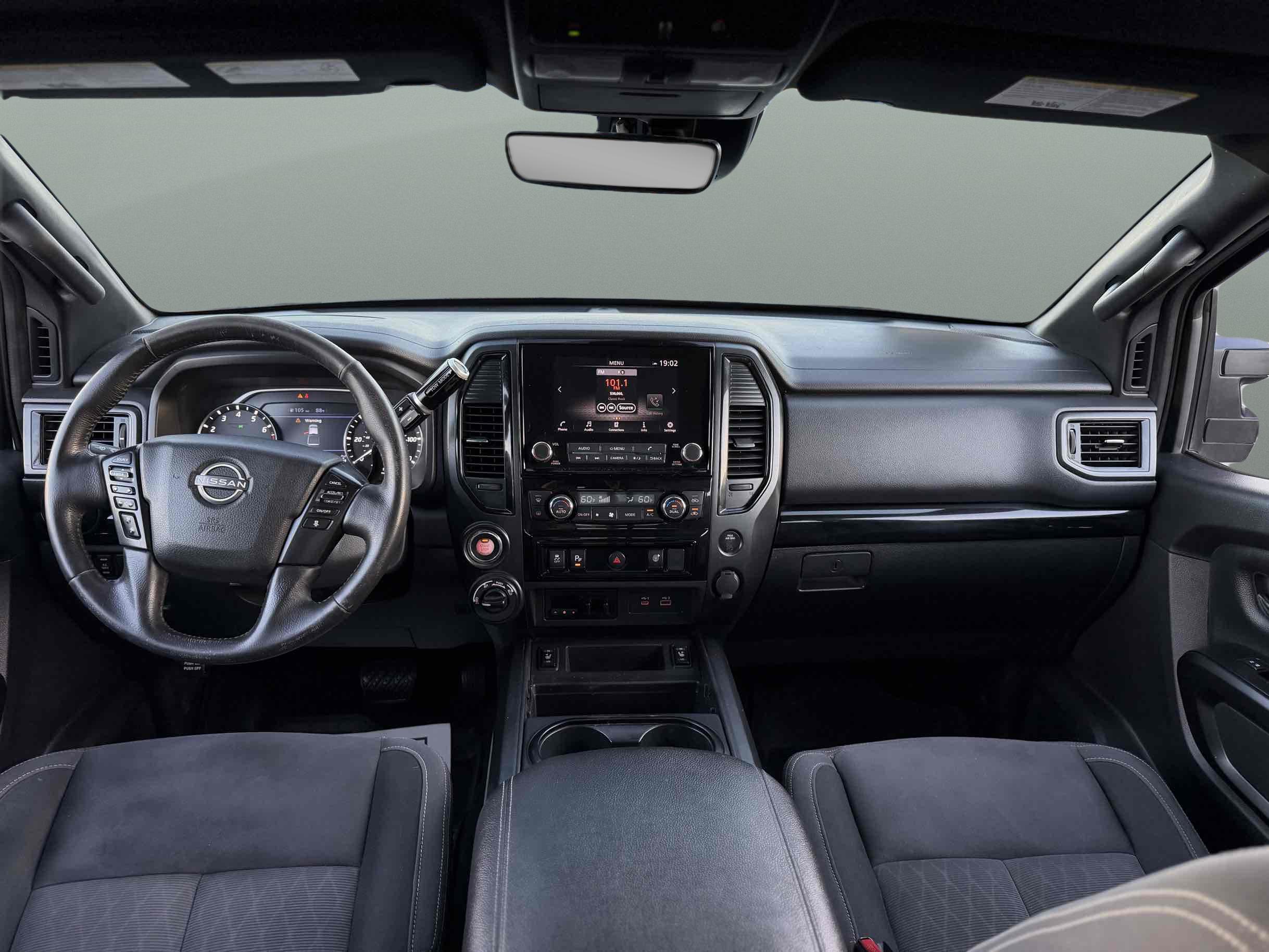 Nissan Titan photo 9