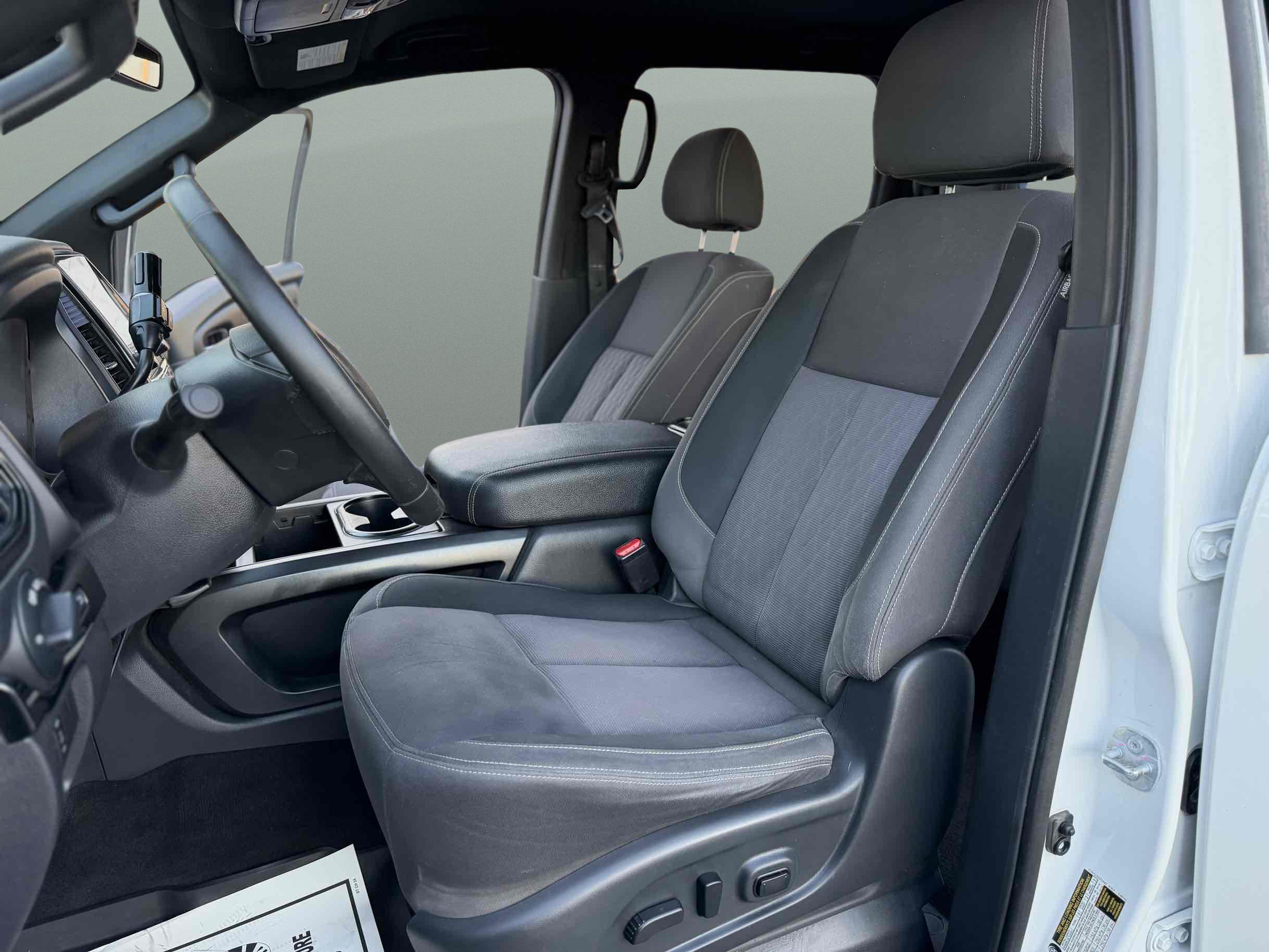 Nissan Titan photo 10