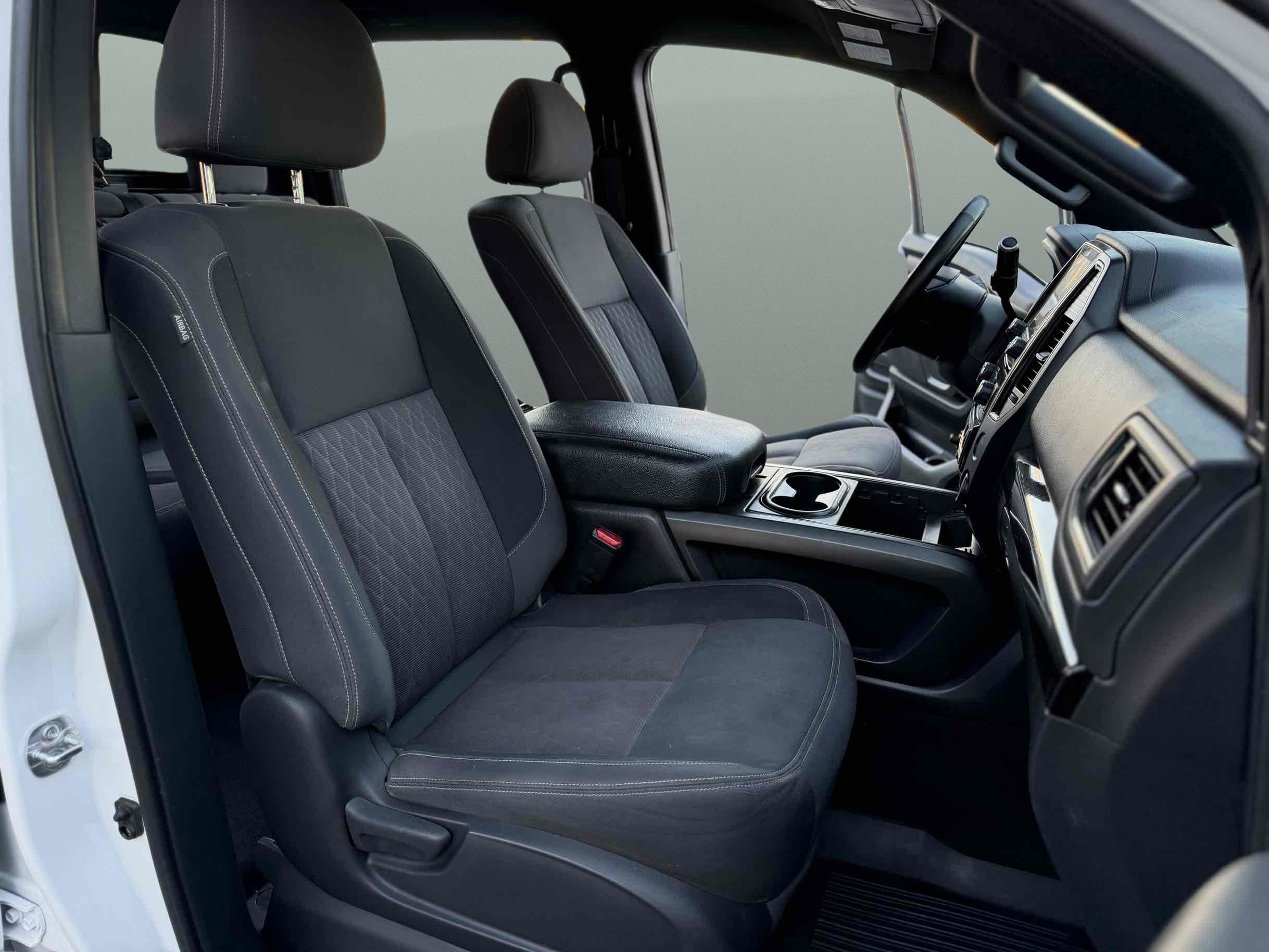 Nissan Titan photo 12