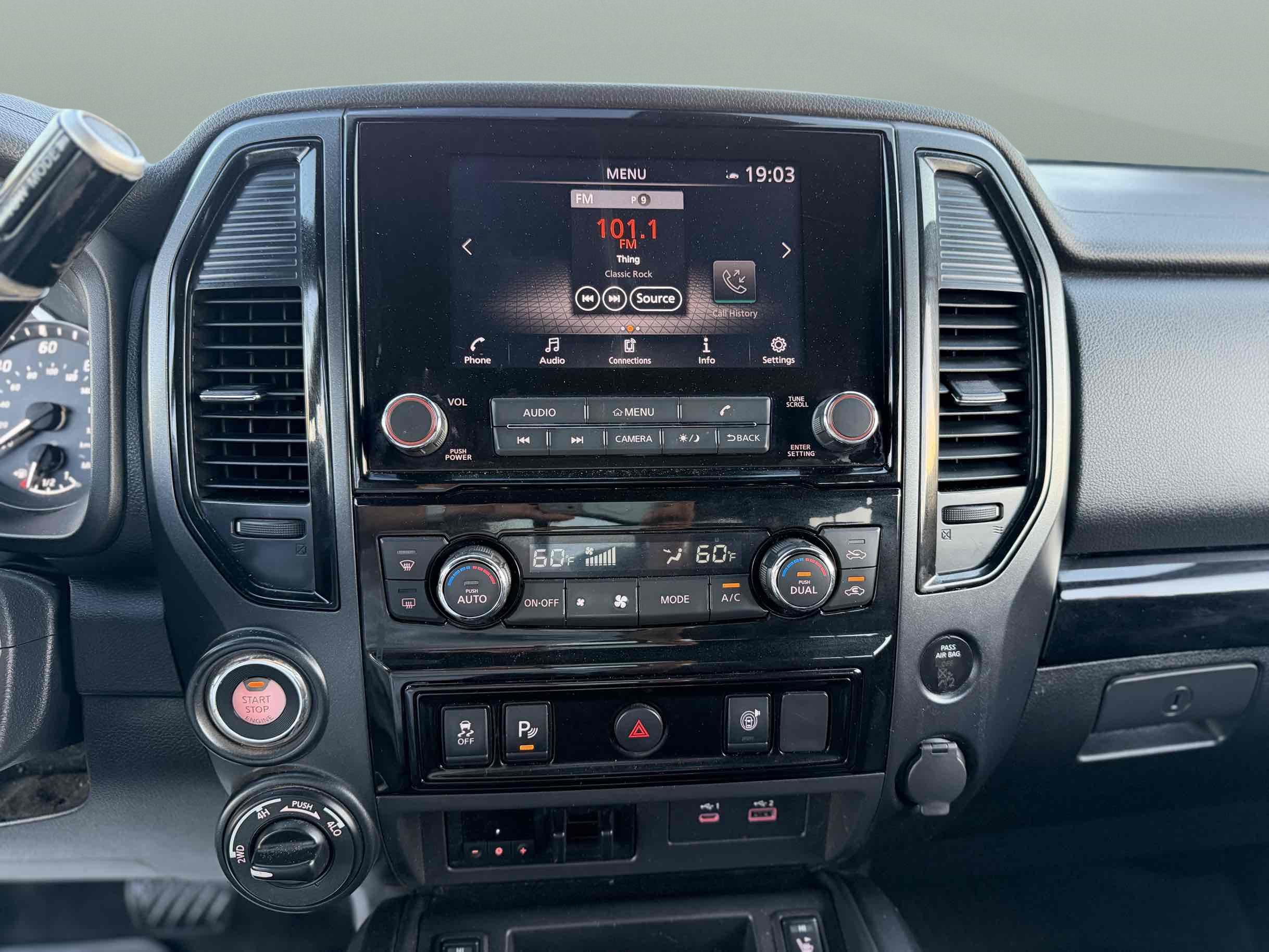 Nissan Titan photo 14