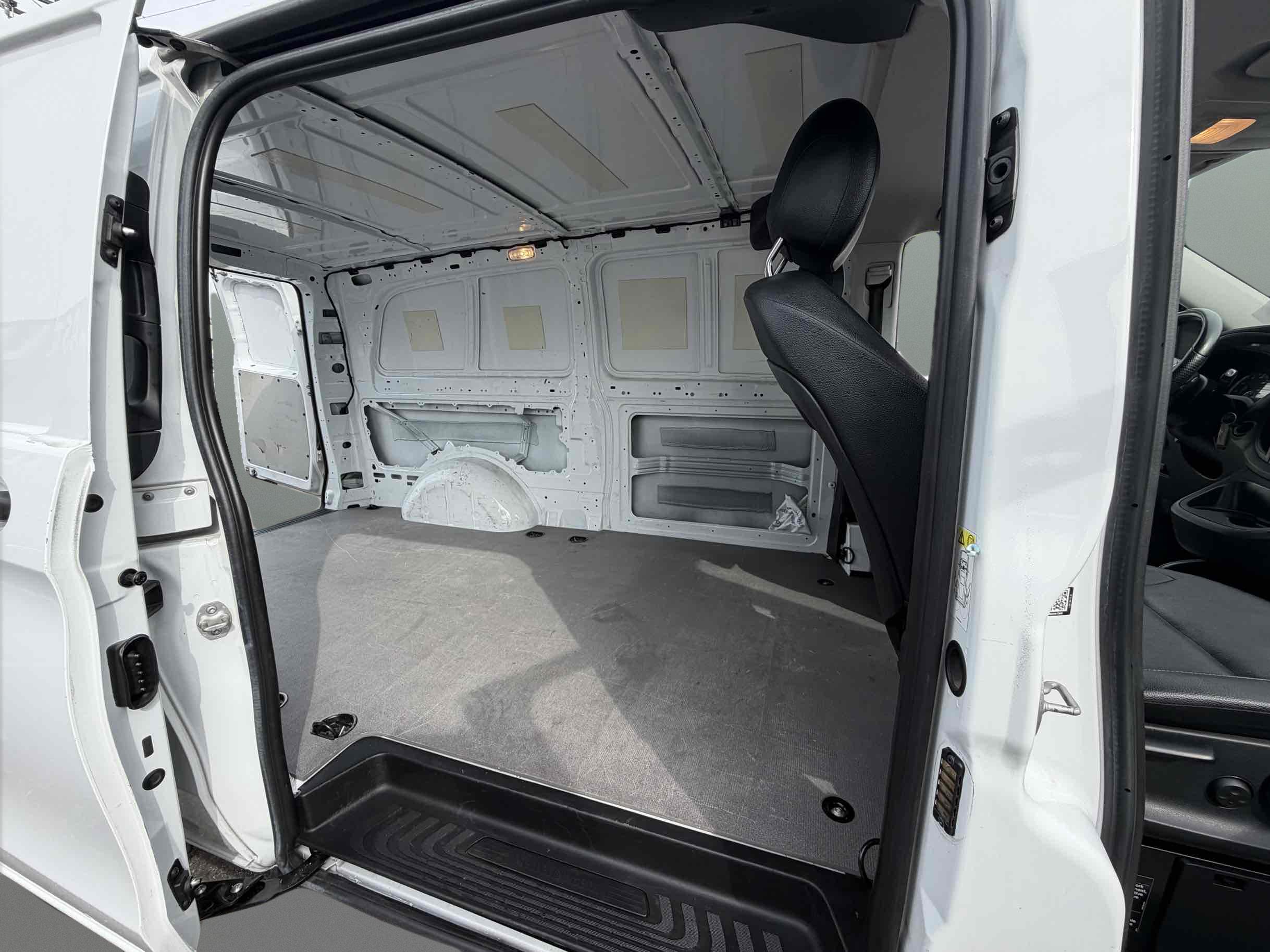 Mercedes-Benz Metris photo 12