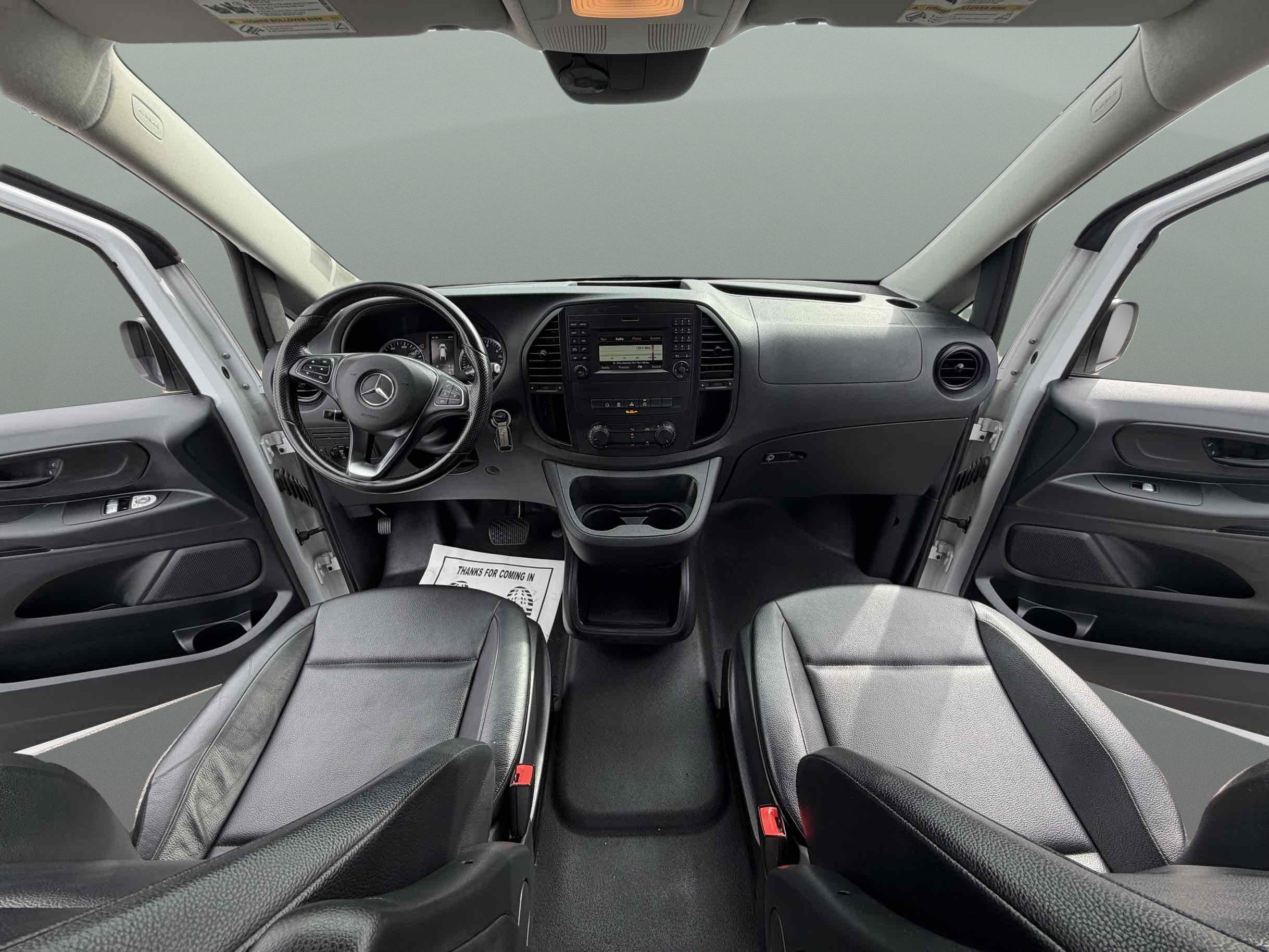 Mercedes-Benz Metris photo 13