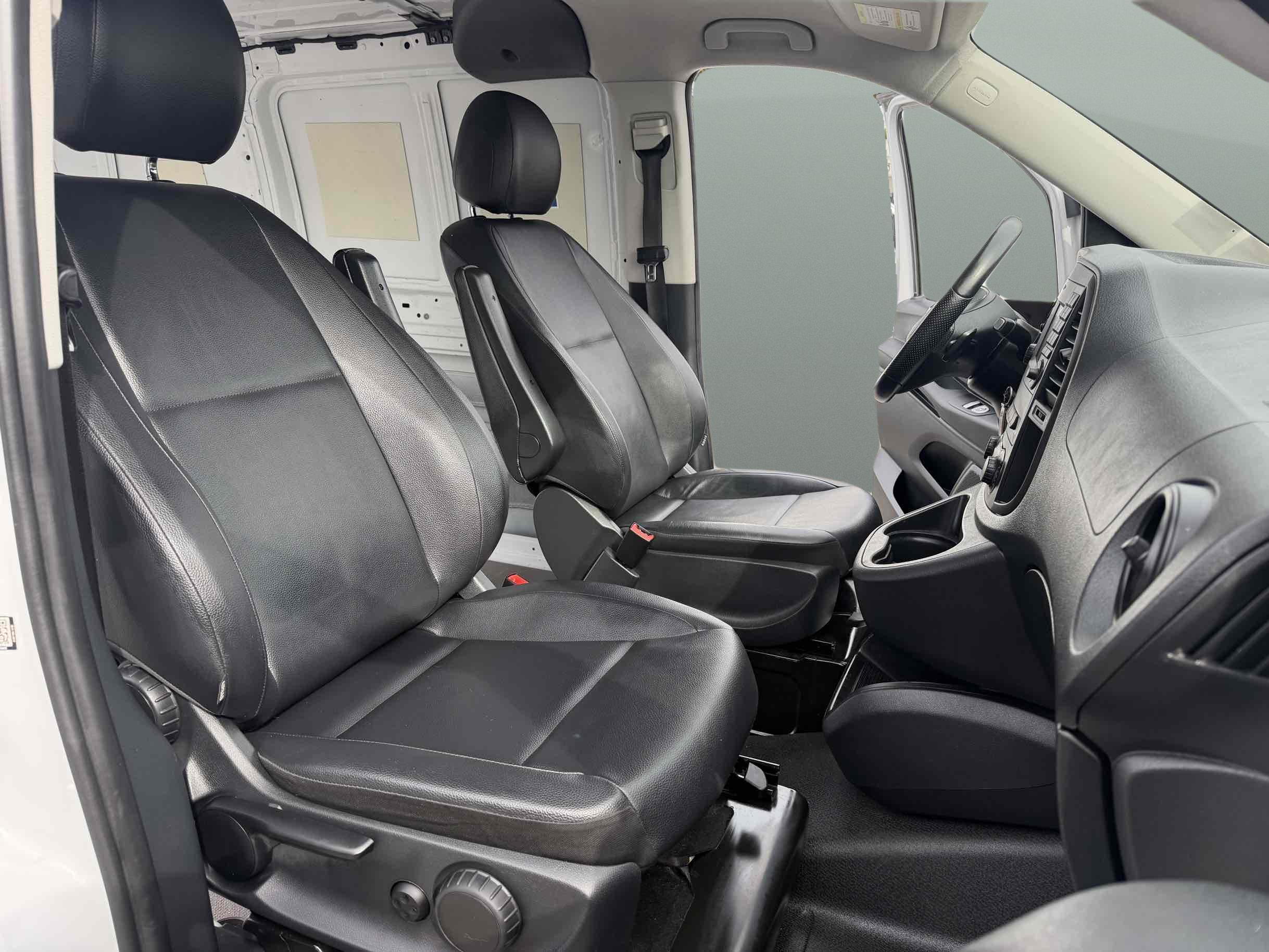 Mercedes-Benz Metris photo 15