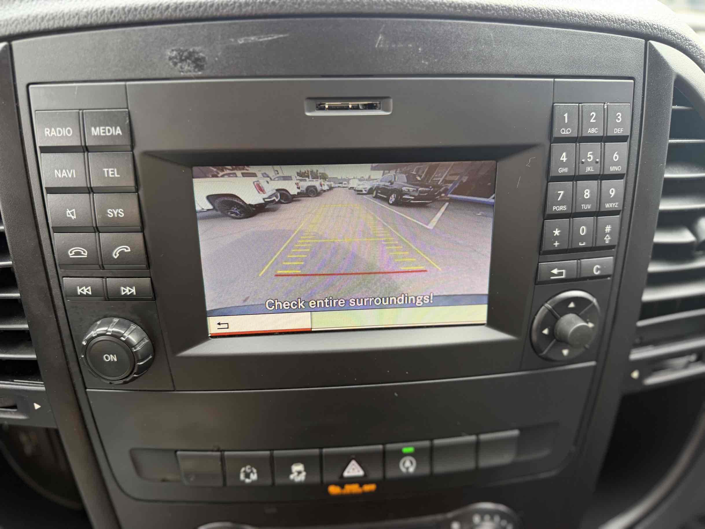Mercedes-Benz Metris photo 17