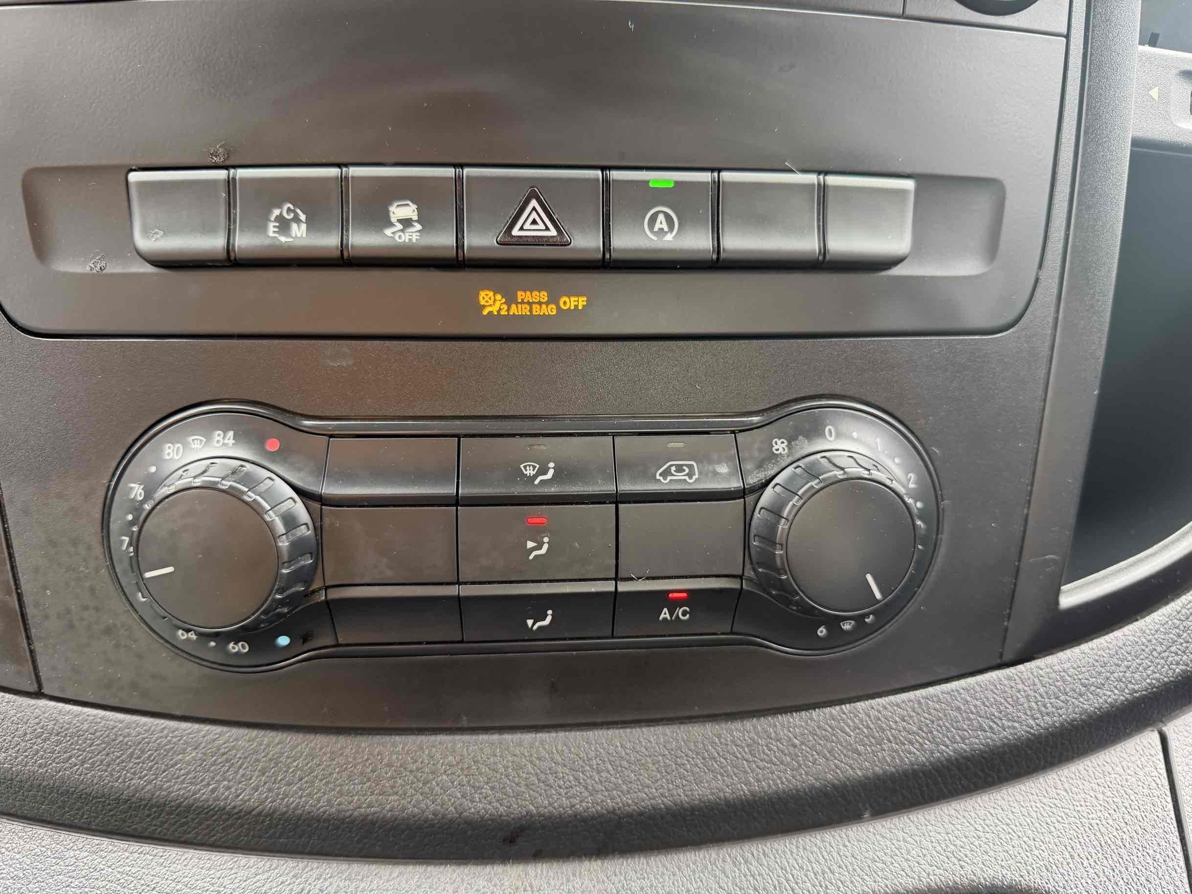 Mercedes-Benz Metris photo 18