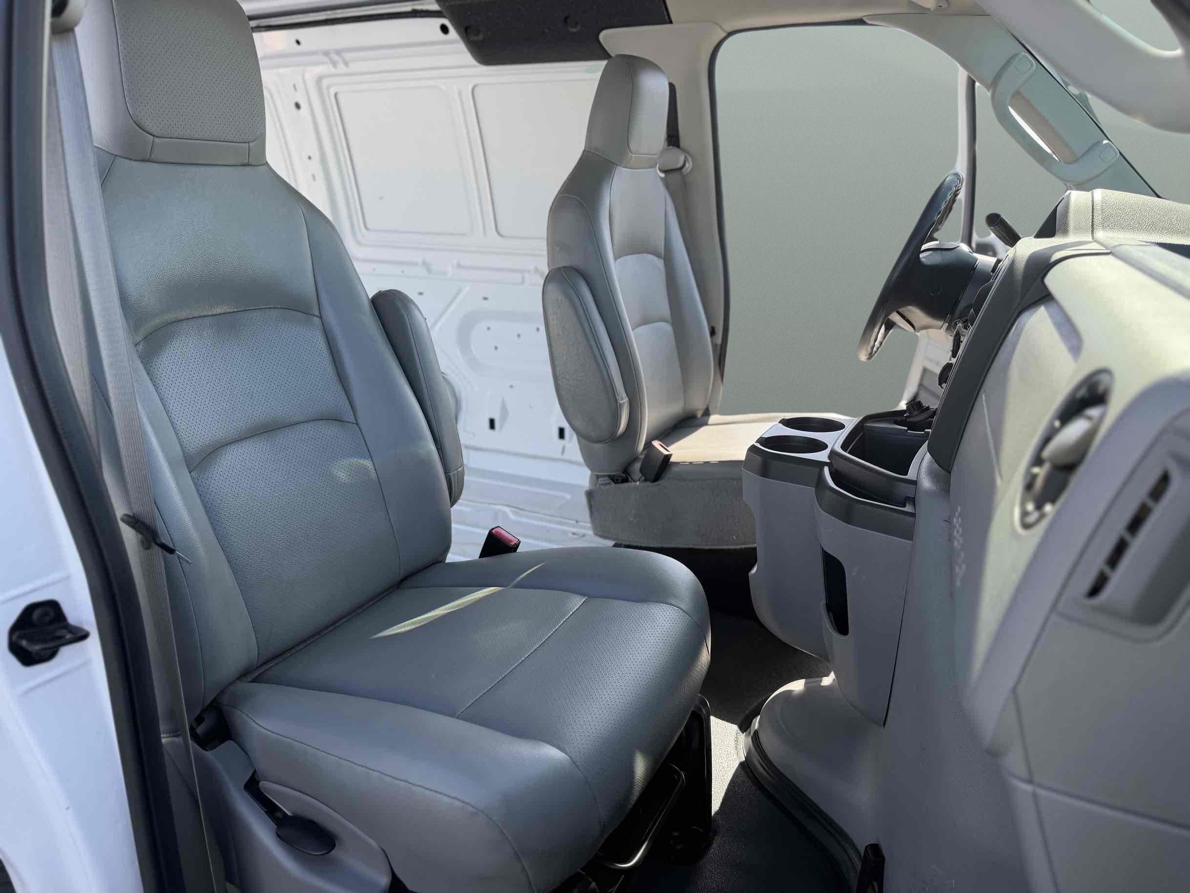 Ford Econoline photo 15