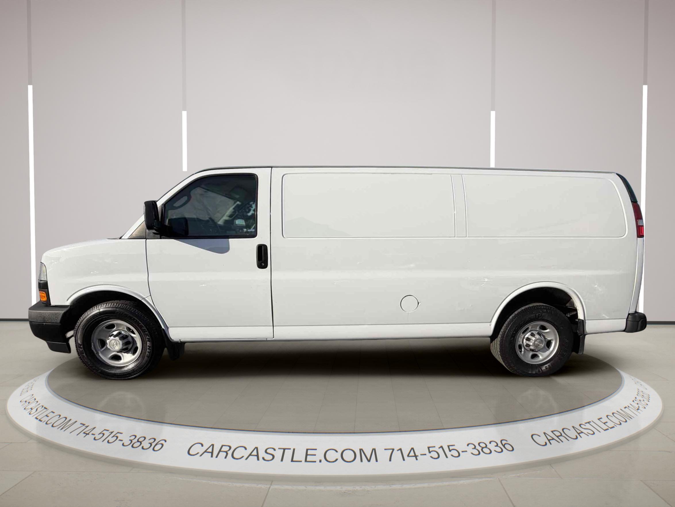 Chevrolet Express photo 2