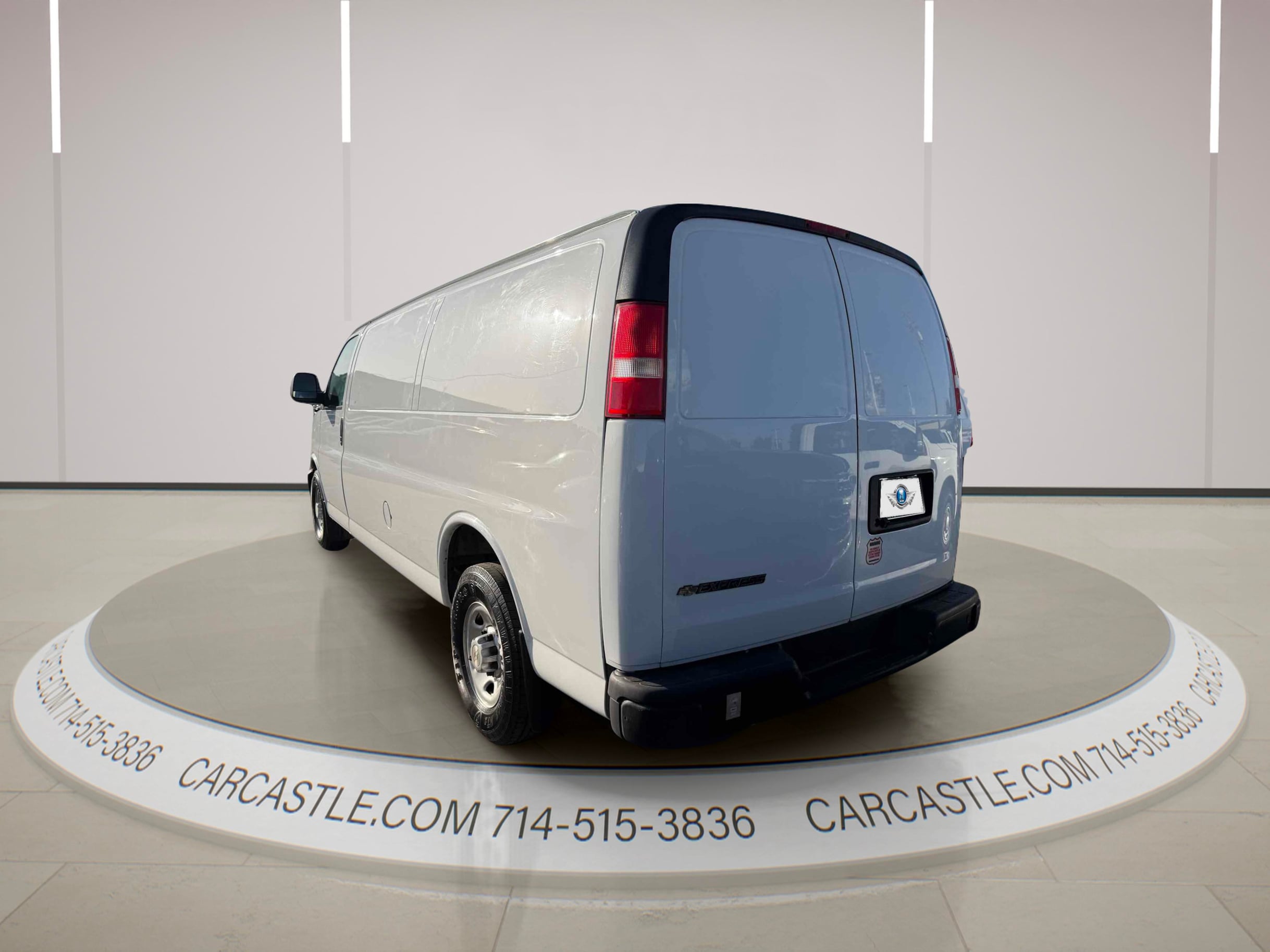 Chevrolet Express photo 3