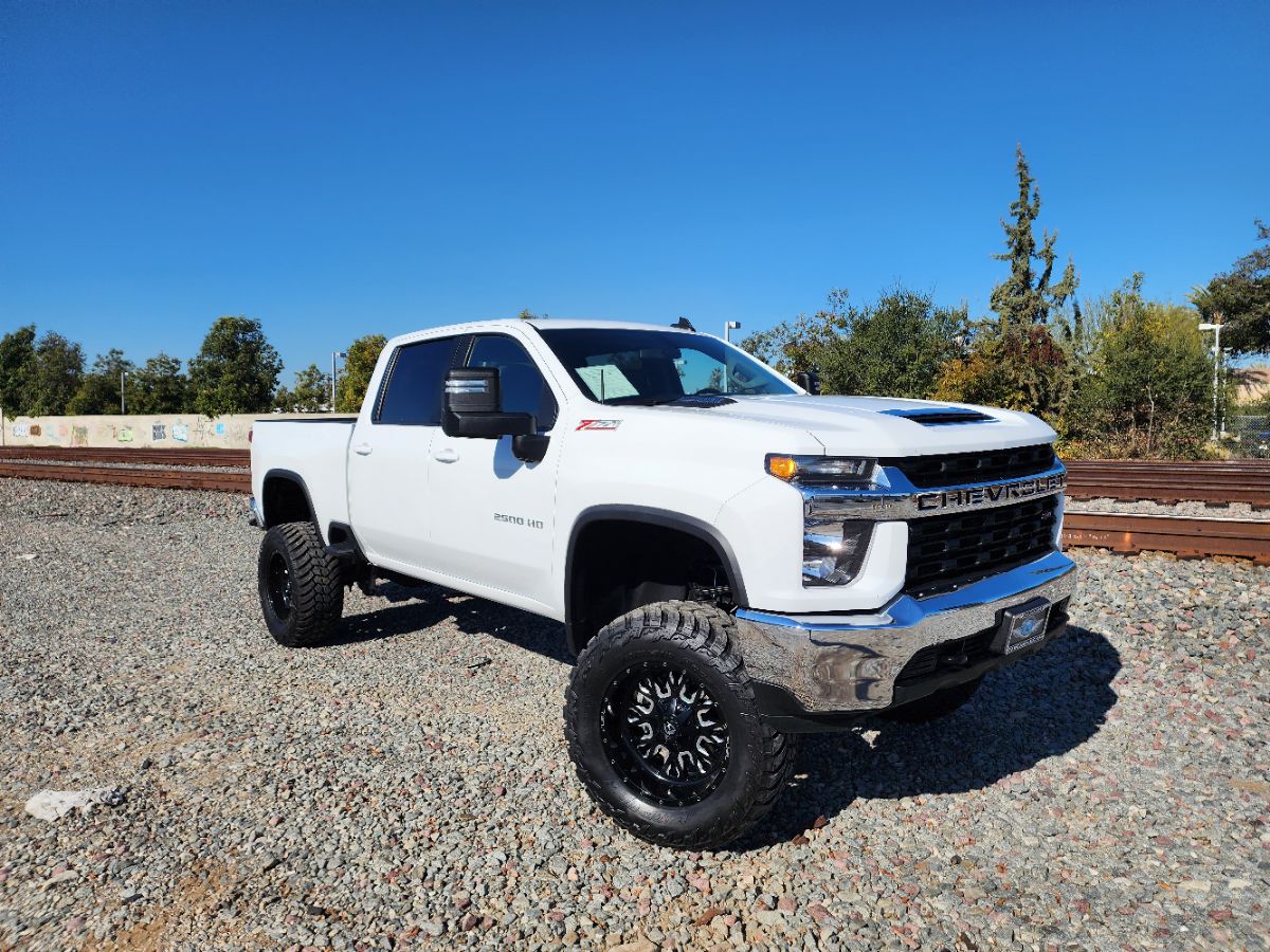 2021 Chevrolet Silverado 2500HD LT photo 2