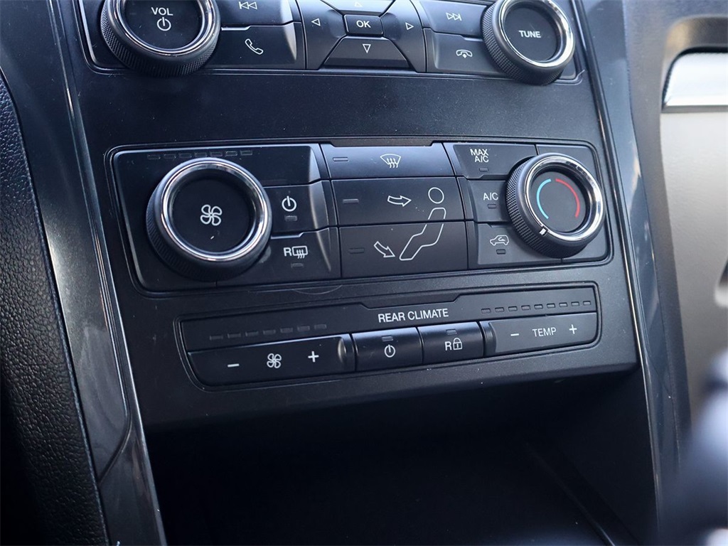2016-2017 Ford Explorer AC Heater Temperature Radio Control Panel