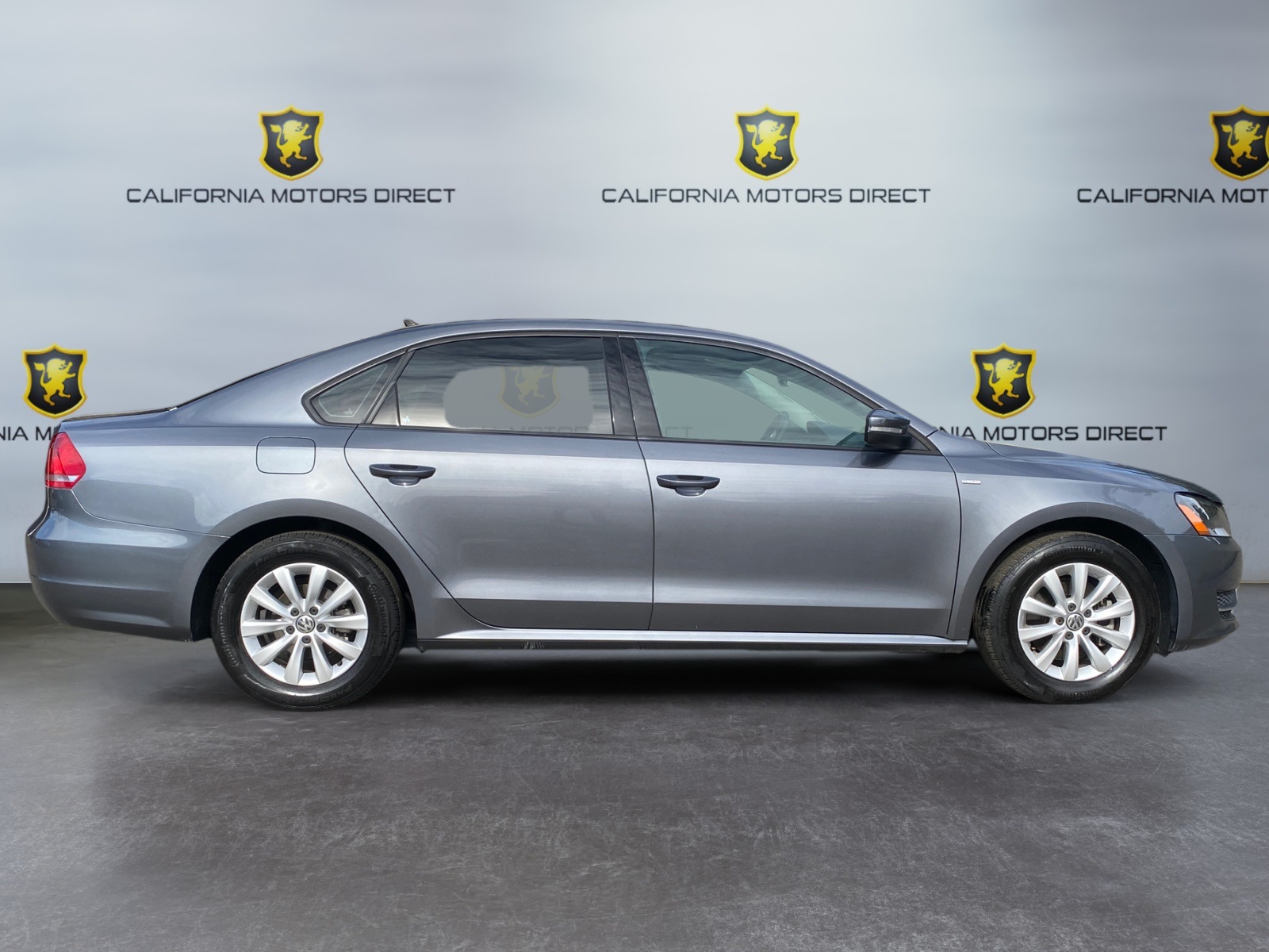 2014 Volkswagen Passat Wolfsbug Edition photo 4