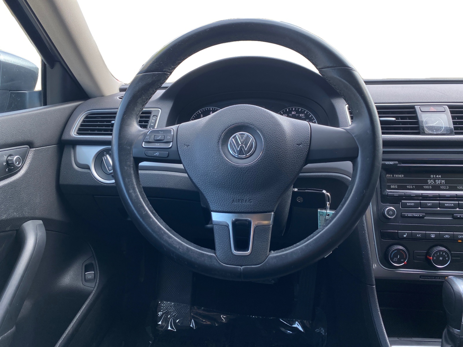 2014 Volkswagen Passat Wolfsbug Edition photo 12