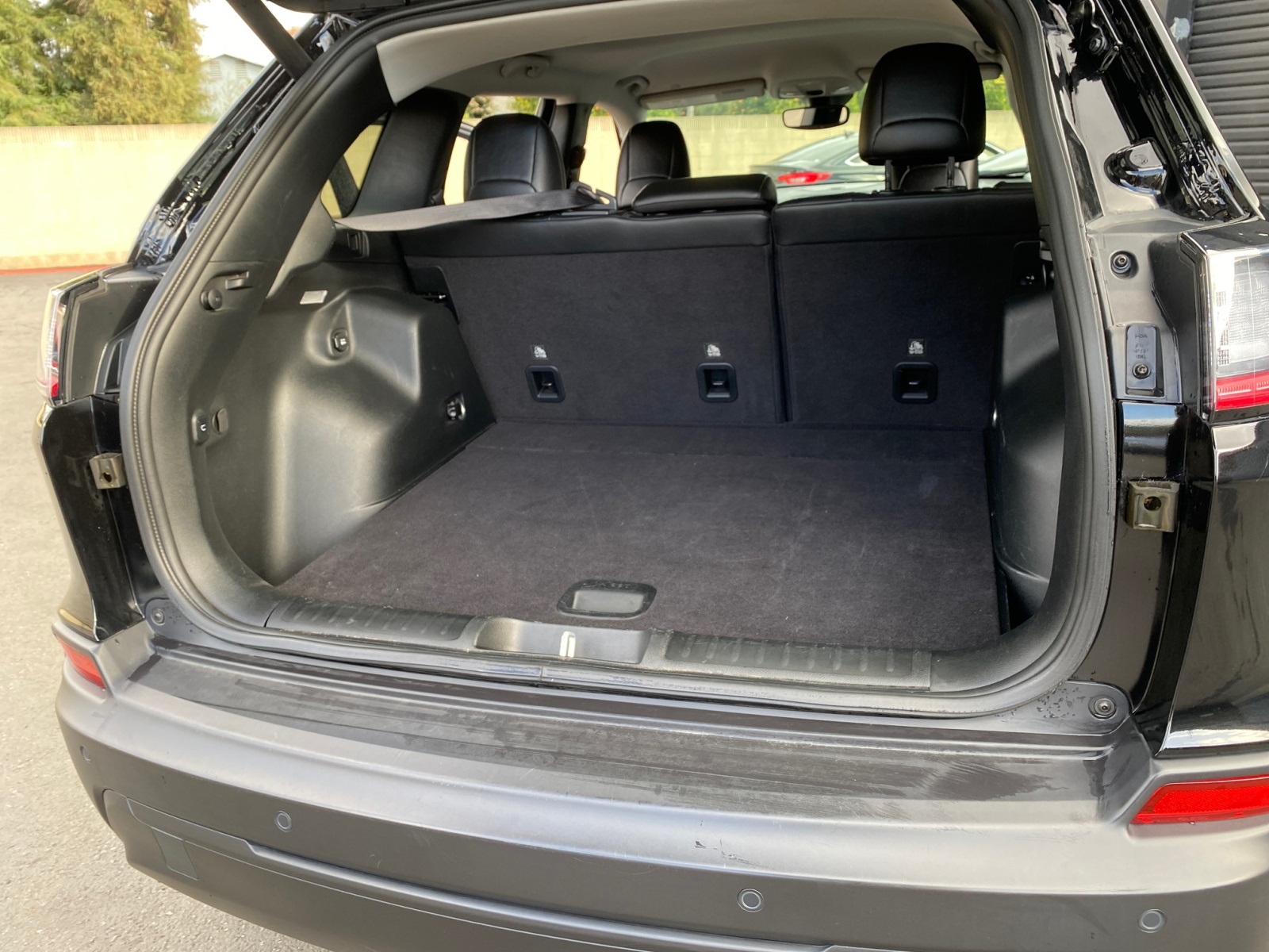 2023 Jeep Cherokee Altitude photo 2