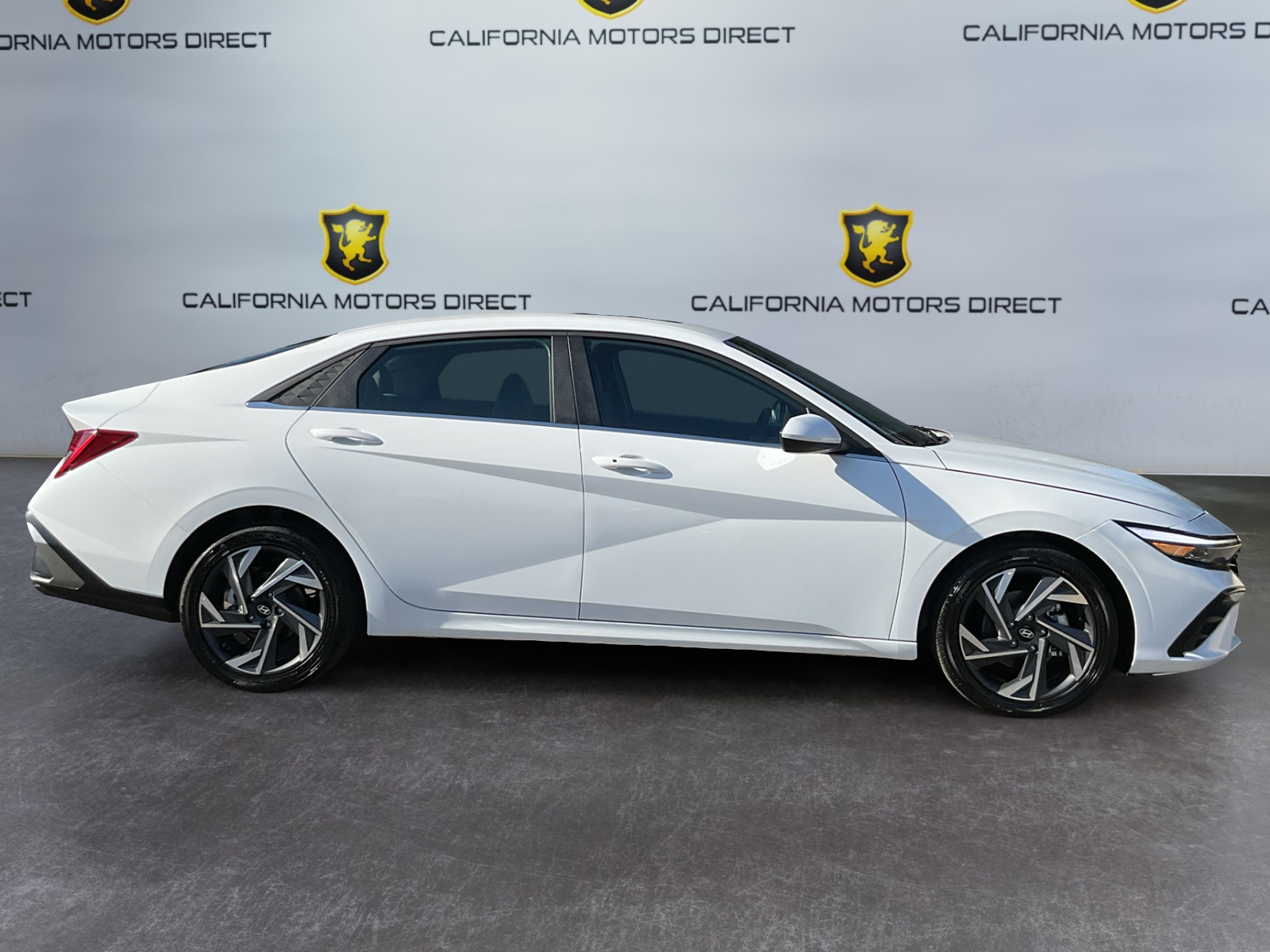 2025 Hyundai Elantra SEL Convenience photo 4
