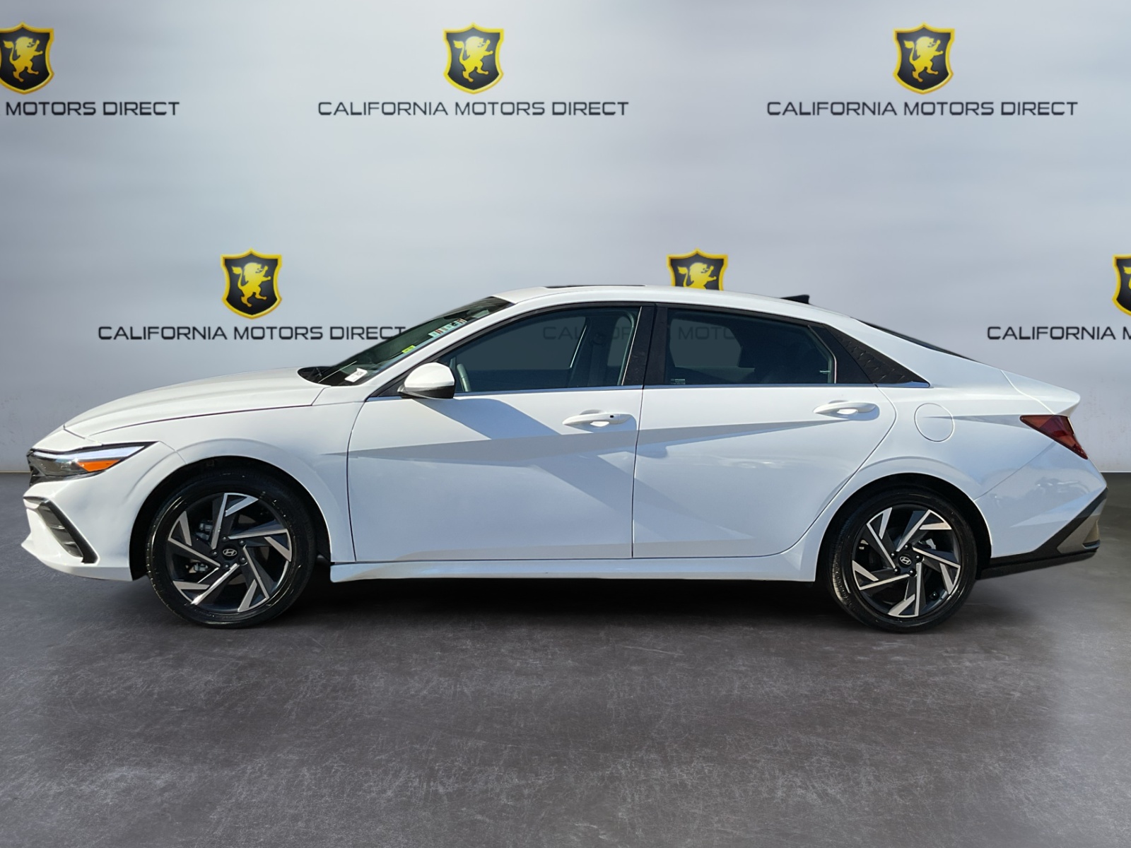 2025 Hyundai Elantra SEL Convenience photo 8