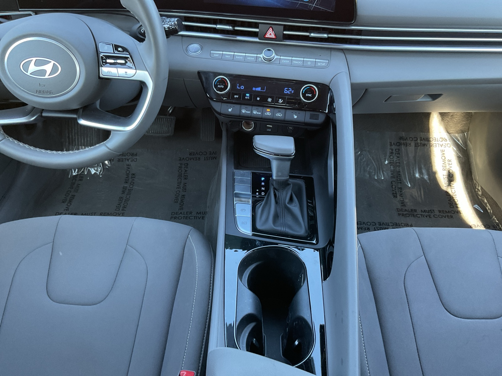 2025 Hyundai Elantra SEL Convenience photo 11