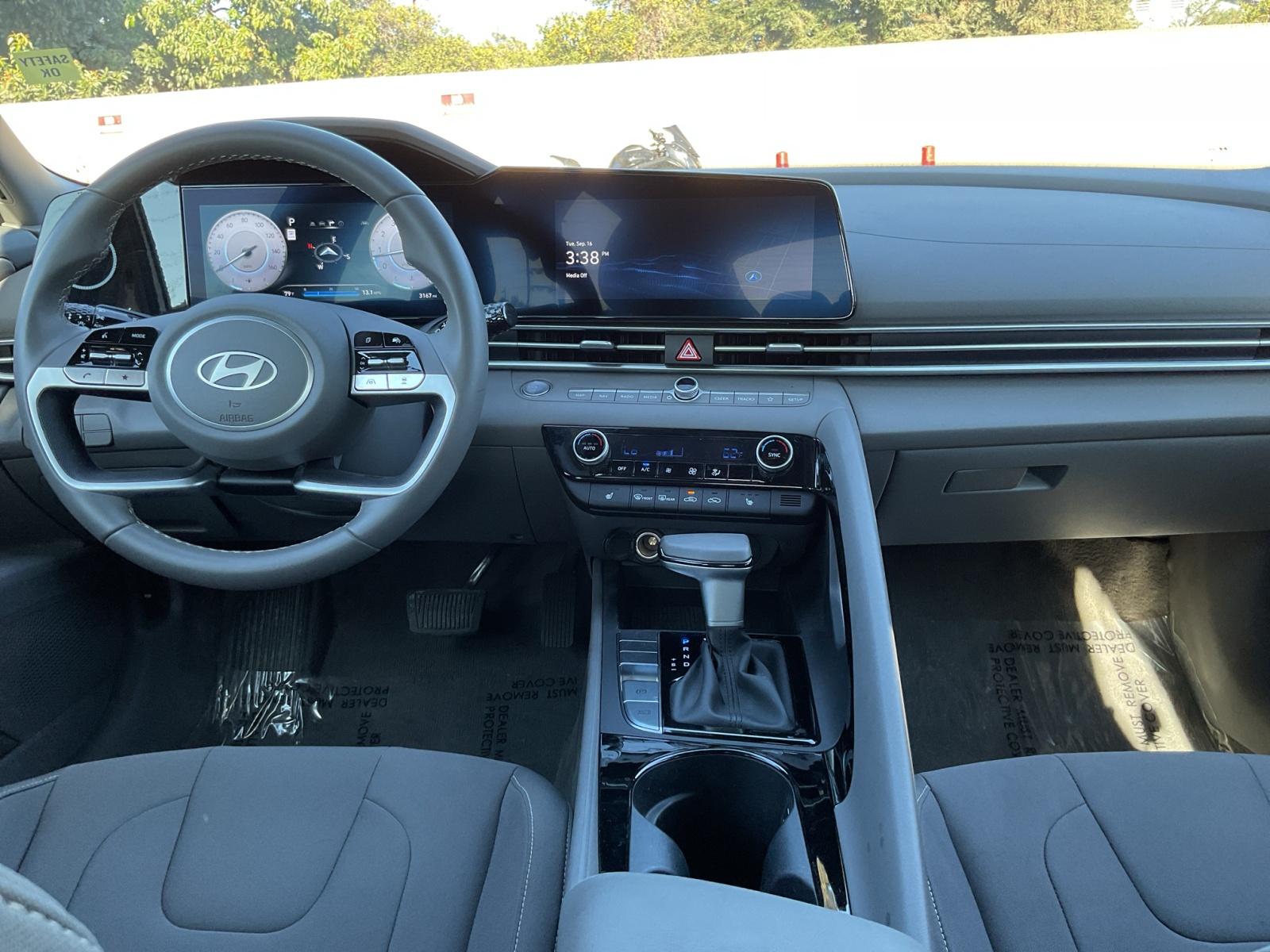 2025 Hyundai Elantra SEL Convenience photo 16