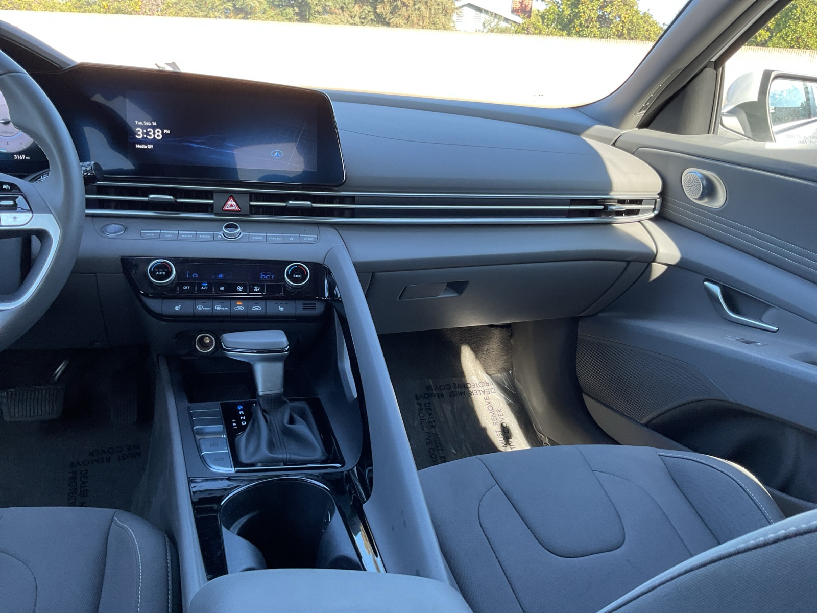 2025 Hyundai Elantra SEL Convenience photo 17