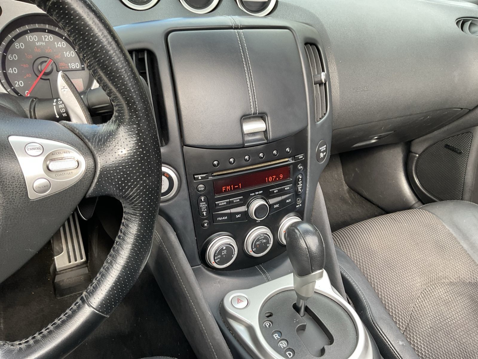 2013 Nissan 370Z Touring photo 13