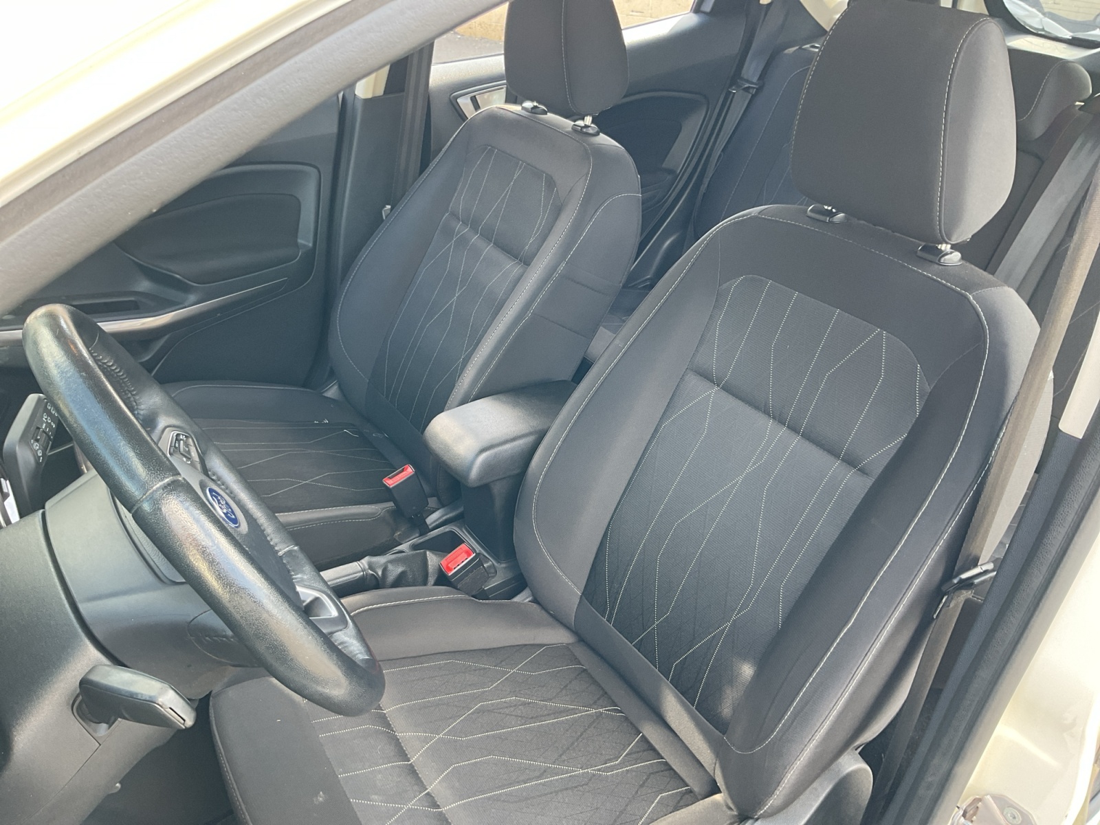 2020 Ford EcoSport SE photo 18