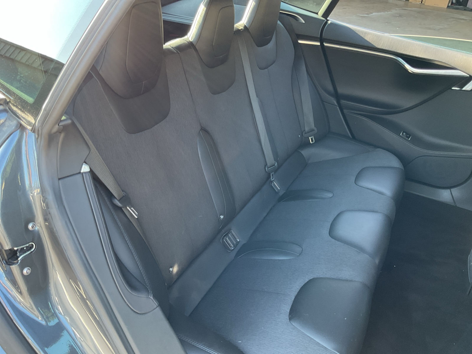 2016 Tesla Model S 70 photo 22