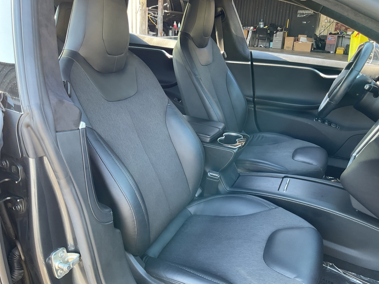 2016 Tesla Model S 70 photo 23