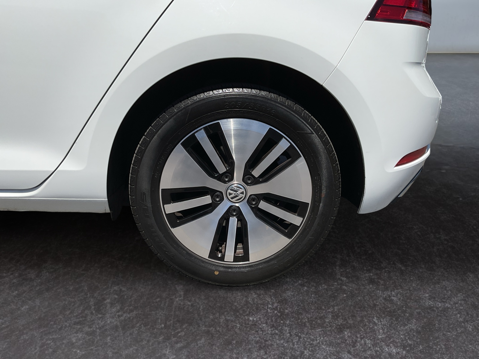 2019 Volkswagen e-Golf SE photo 11