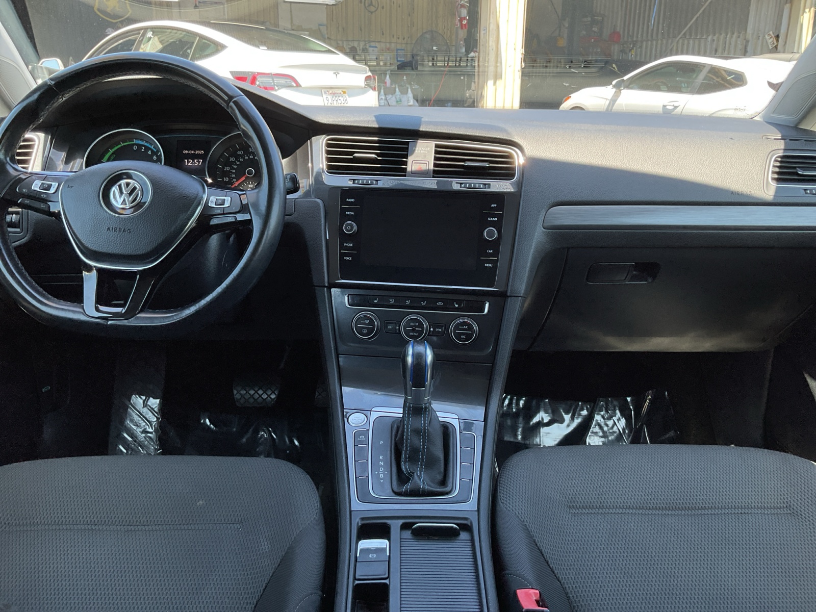 2019 Volkswagen e-Golf SE photo 17