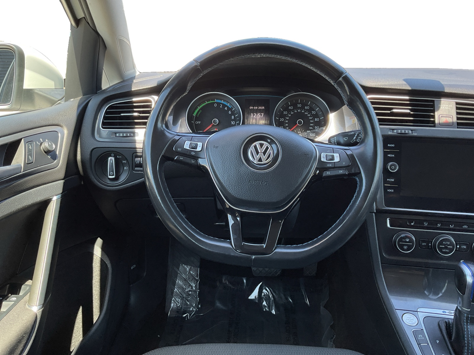 2019 Volkswagen e-Golf SE photo 13