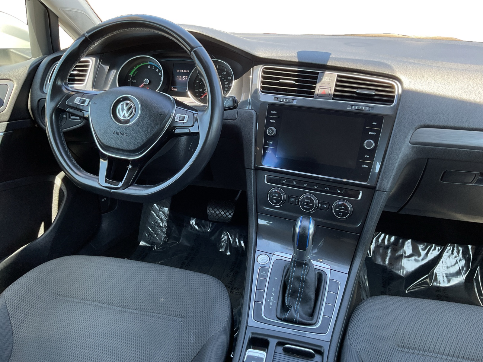 2019 Volkswagen e-Golf SE photo 16