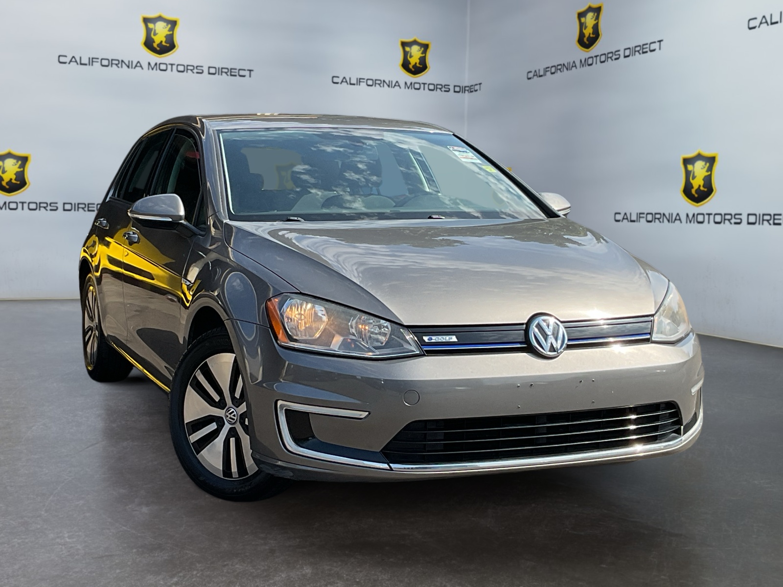 2016 Volkswagen e-Golf SE photo 2