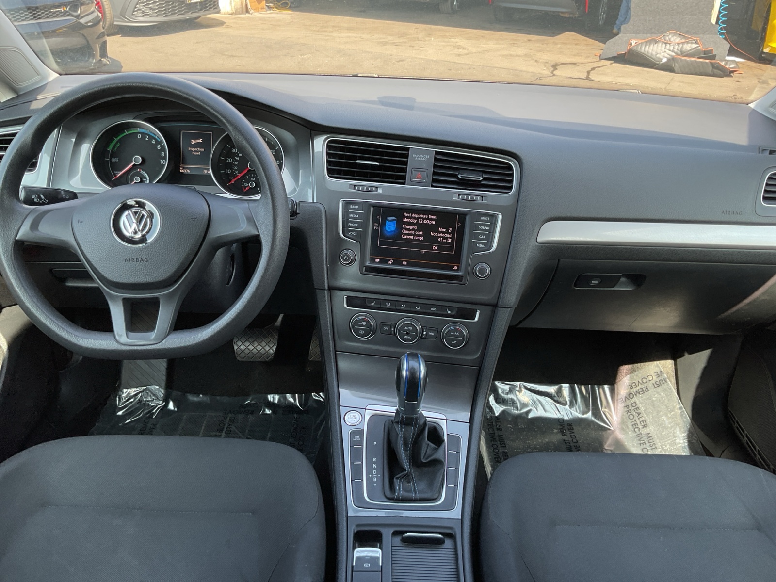2016 Volkswagen e-Golf SE photo 14
